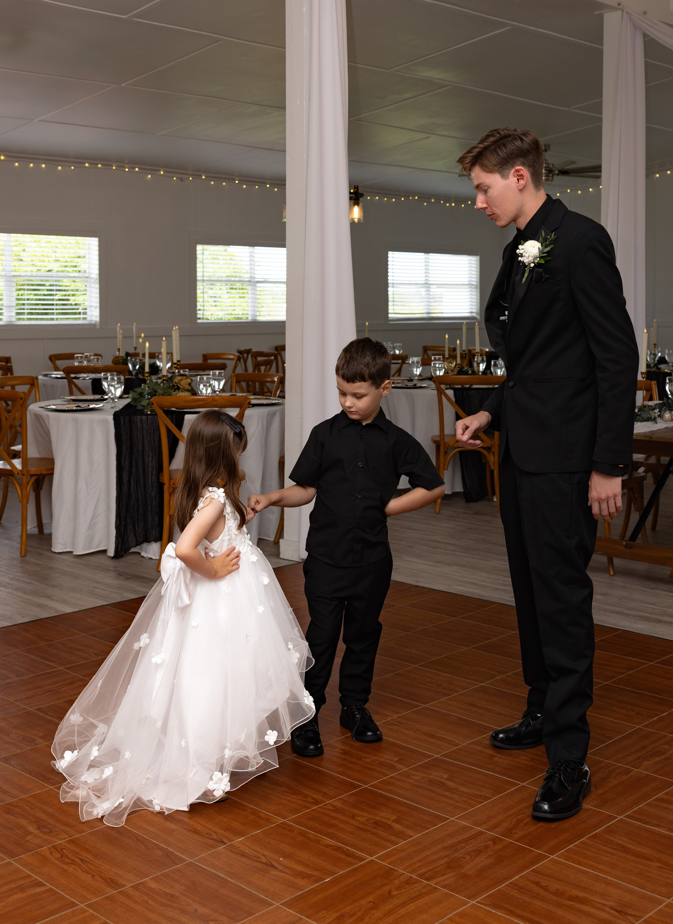 Alexsa and Robert. Ever After Farm Peach. Photographer Anastasia Nagibina