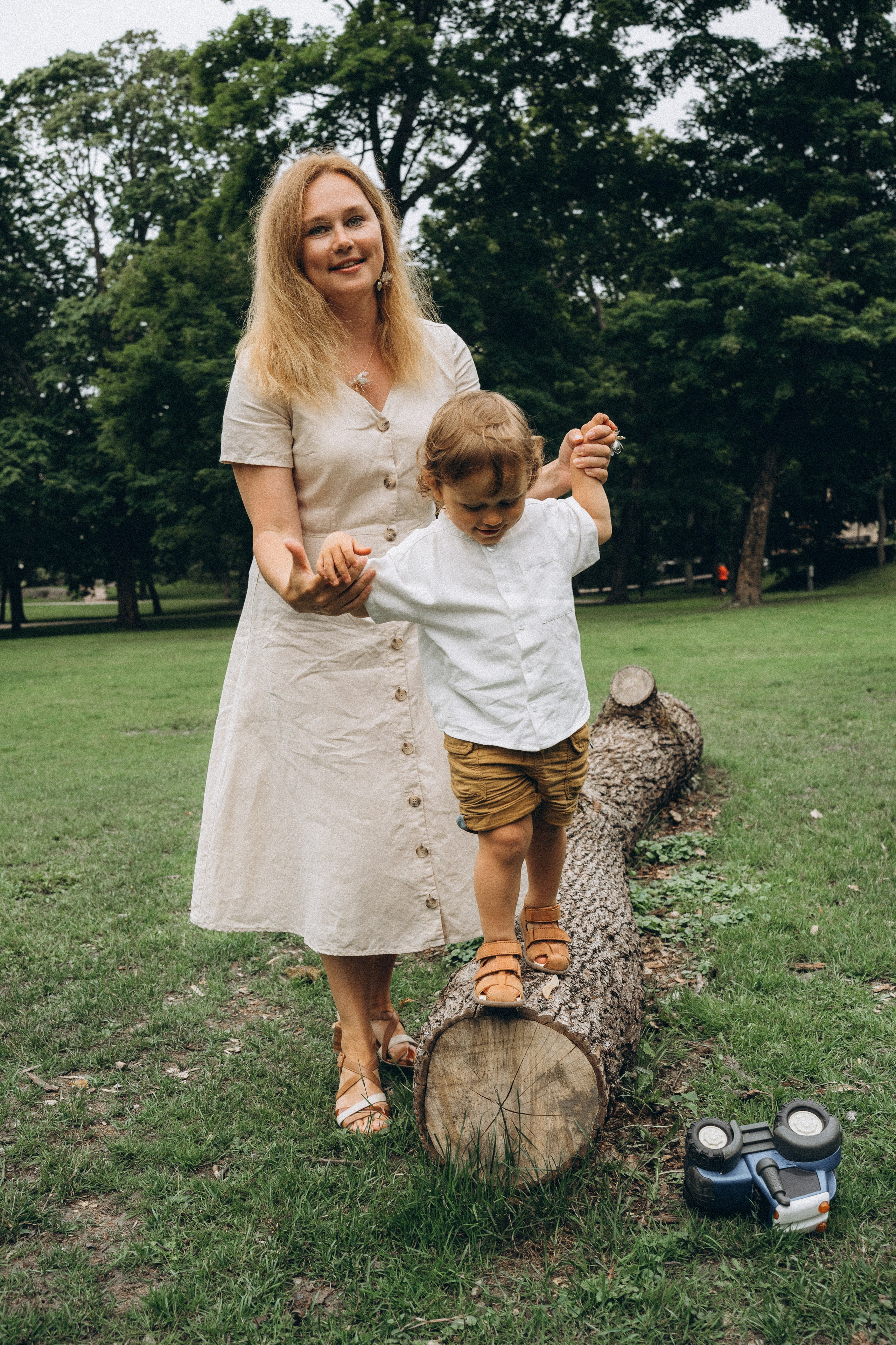 Kaivopuisto. Wedding and potrait photographer in Helsinki Vickan O