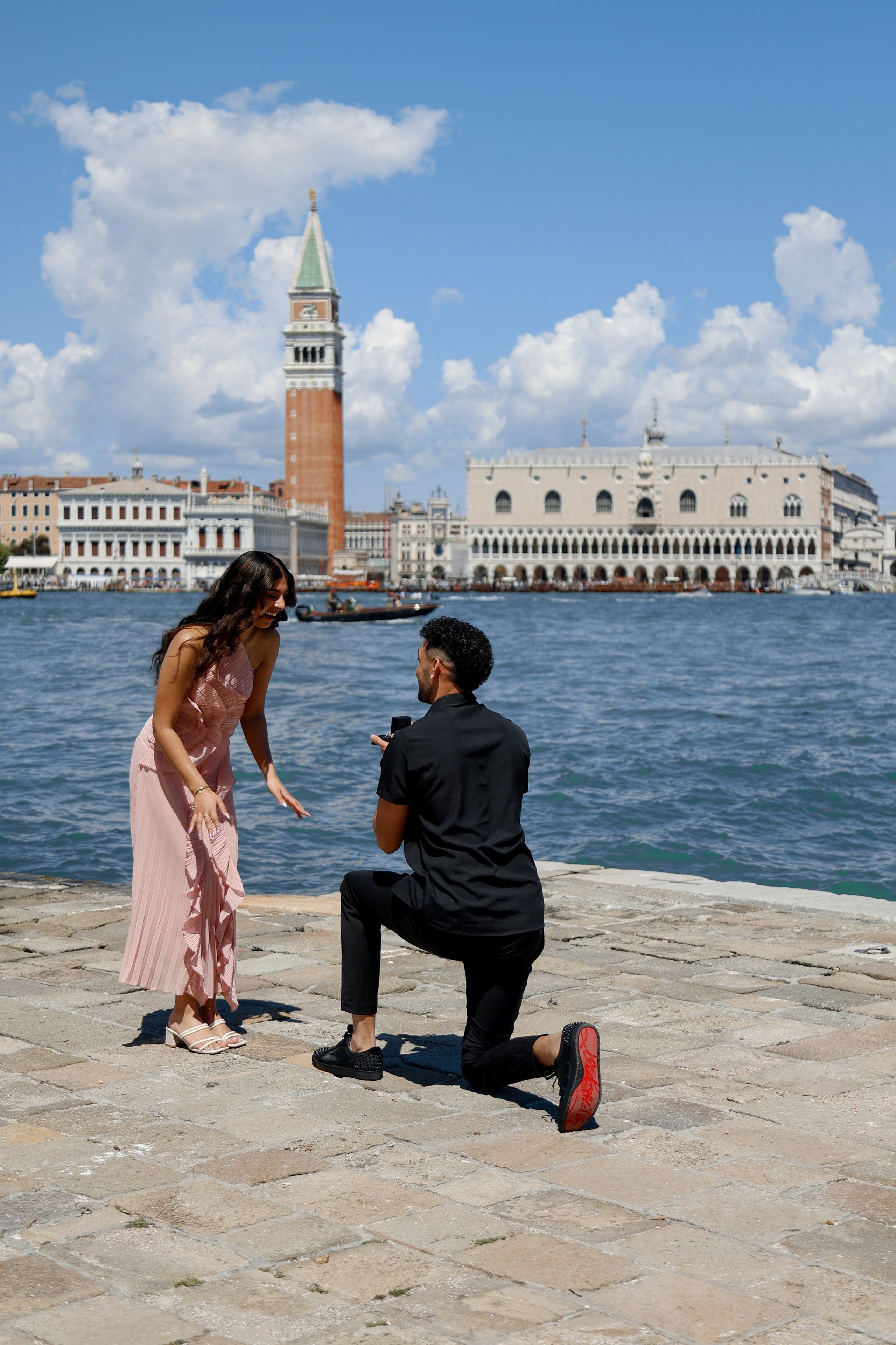 Man proposing to his girlfriend in Venice 