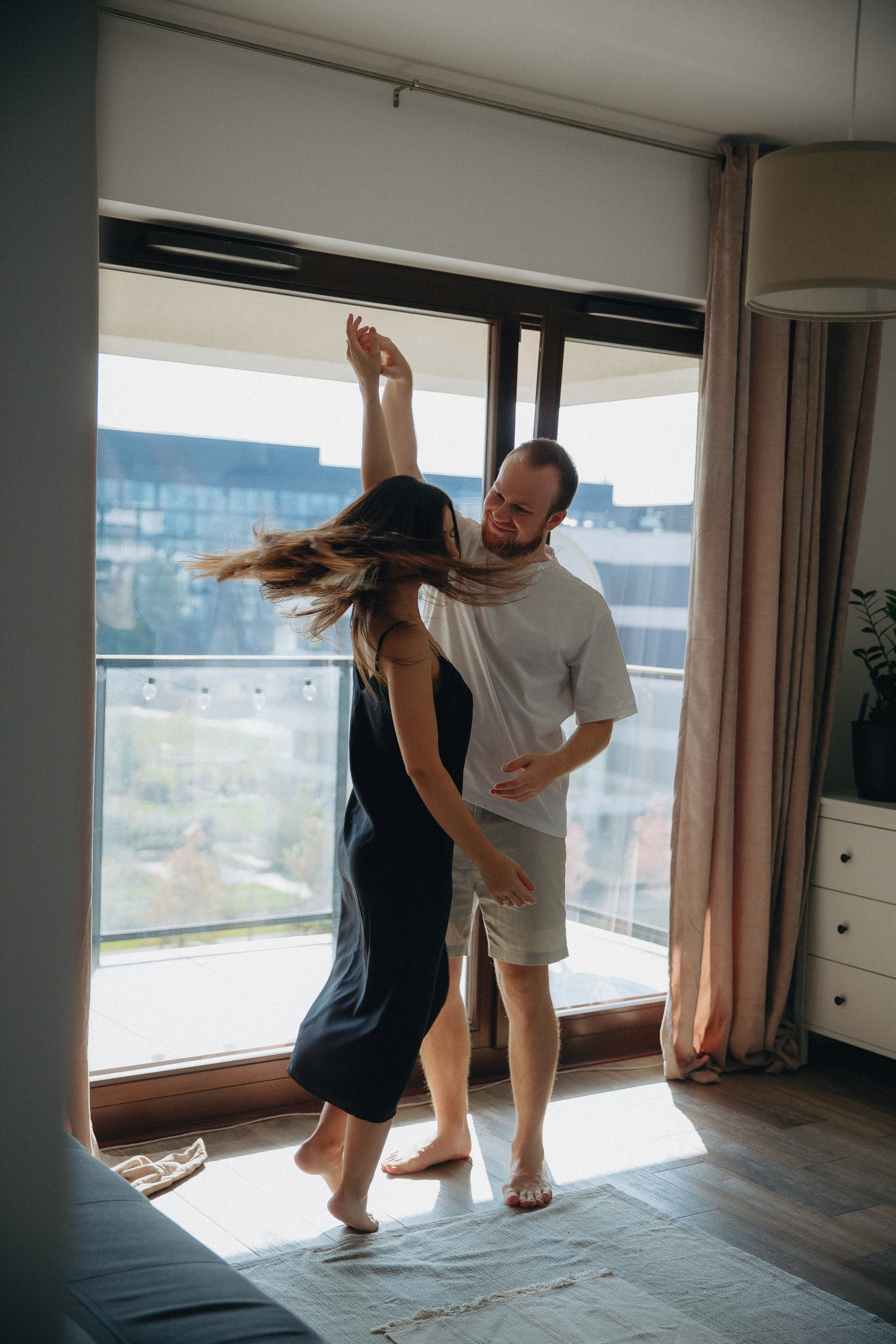 Anna+Andrew | At-home session. Photographer in Los Angeles. Julia Ishmuratova