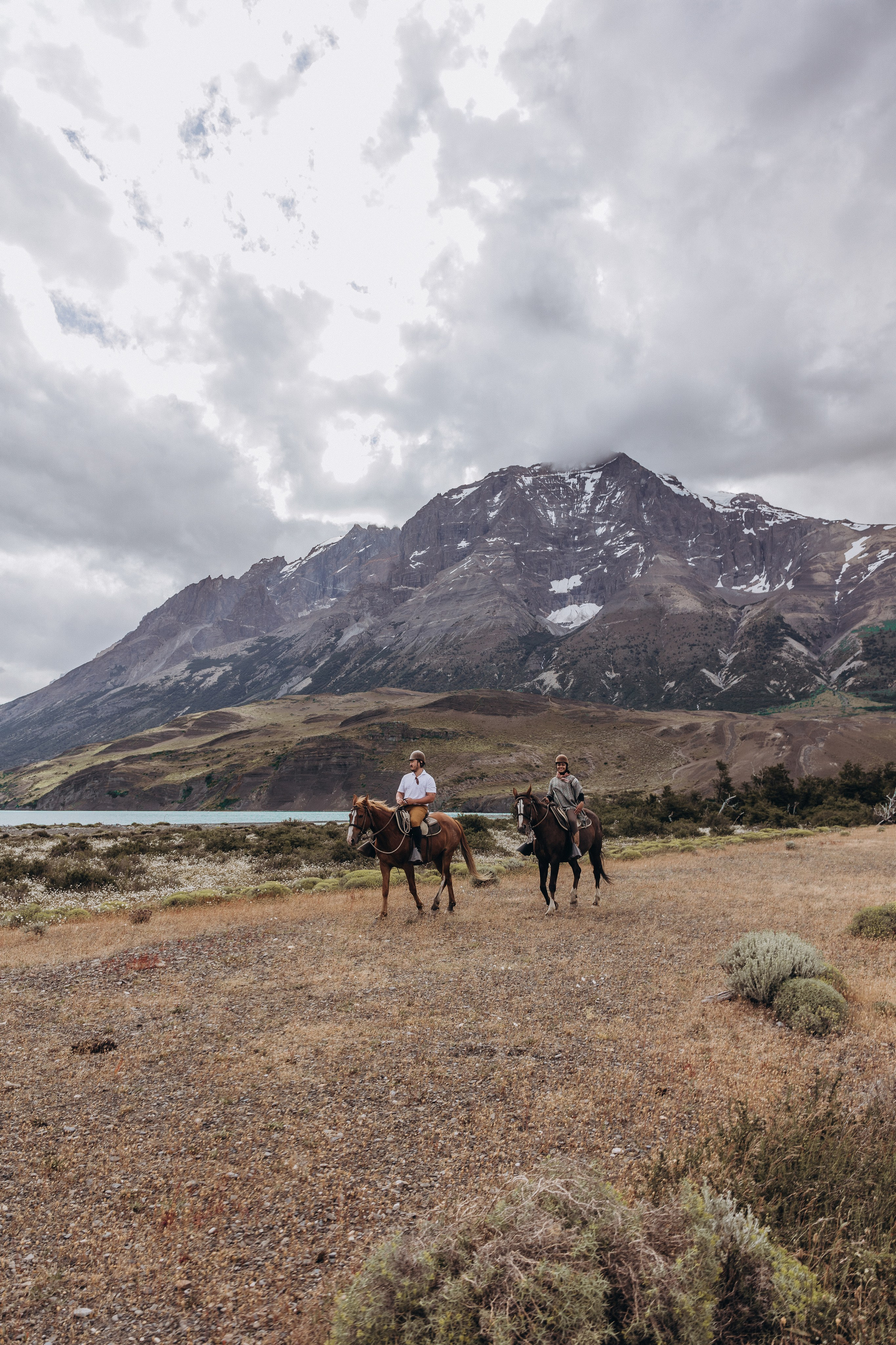 T+C. Elopement in Patagonia. Fotógrafa familiar Santiago y Chile Anna Almazova