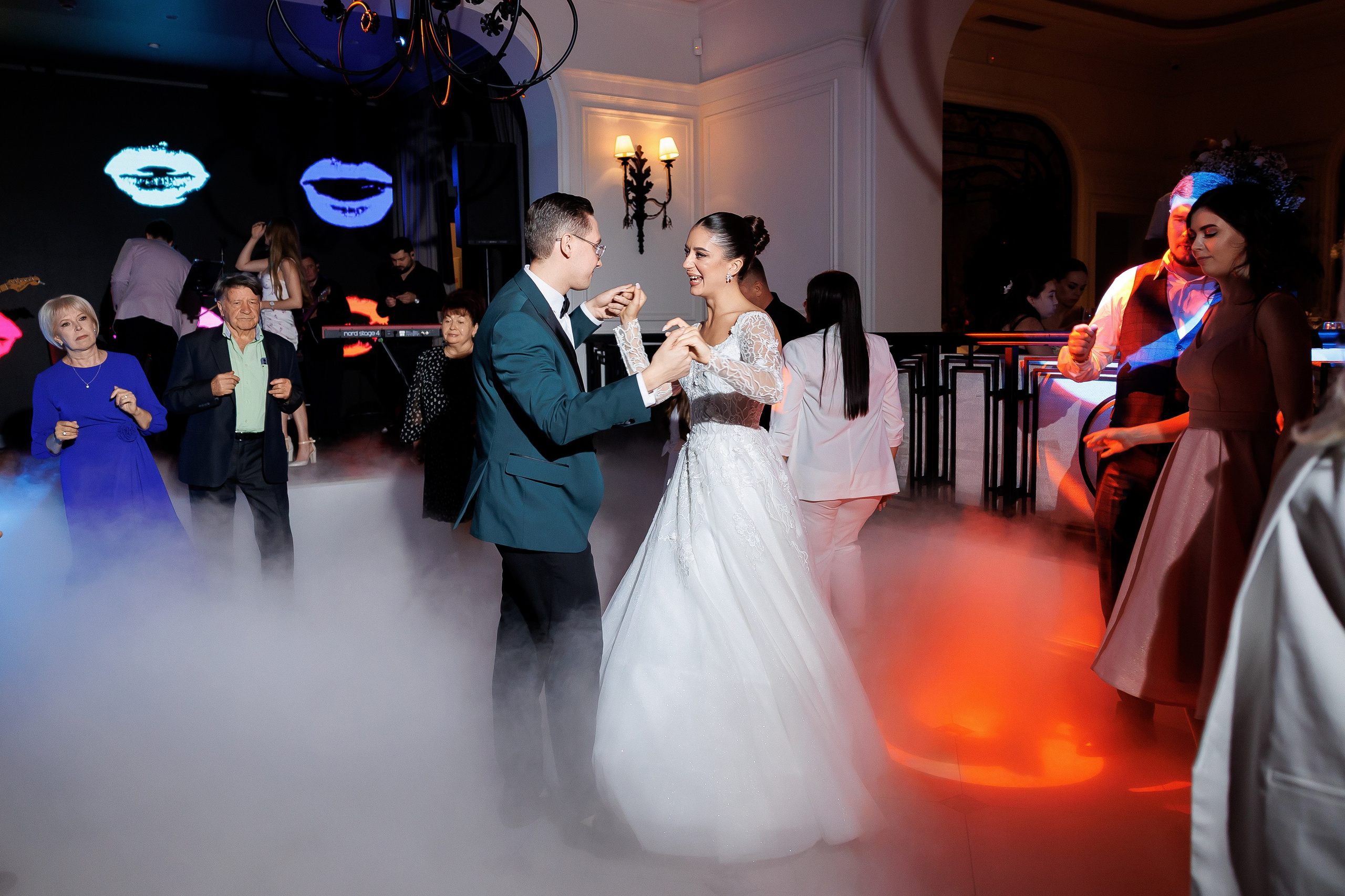 Serghei & Erica — Queen Residence. Servicii Foto și Video 067188353