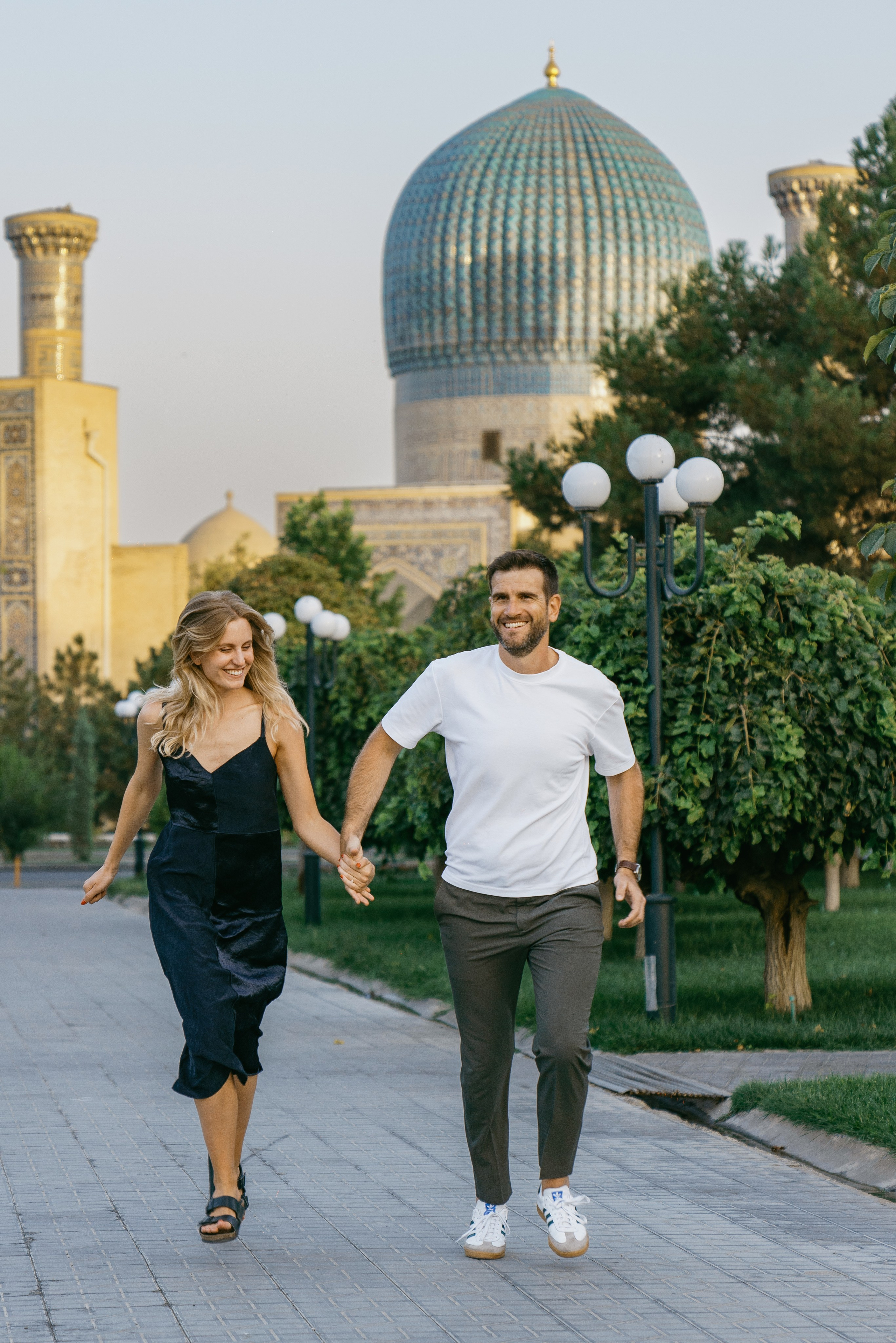 Love Story photoshoot in Samarkand with the backdrop of Gur-Emir. Photographer in Uzbekistan and Samarkand Djasur Marupov