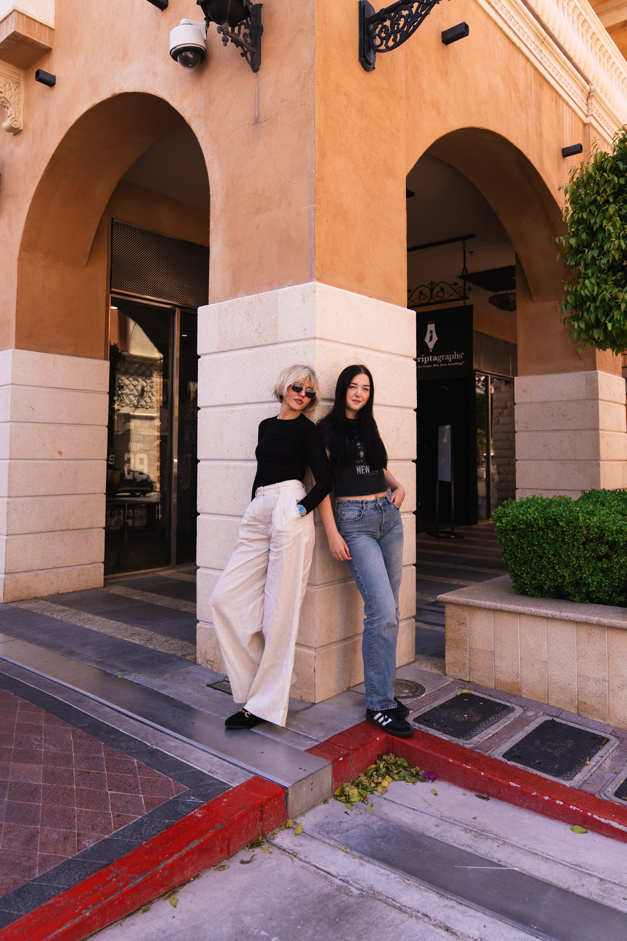 Tesa and her family. Wedding & elopement photographer Viktoriya Kravtsov. Las Vegas