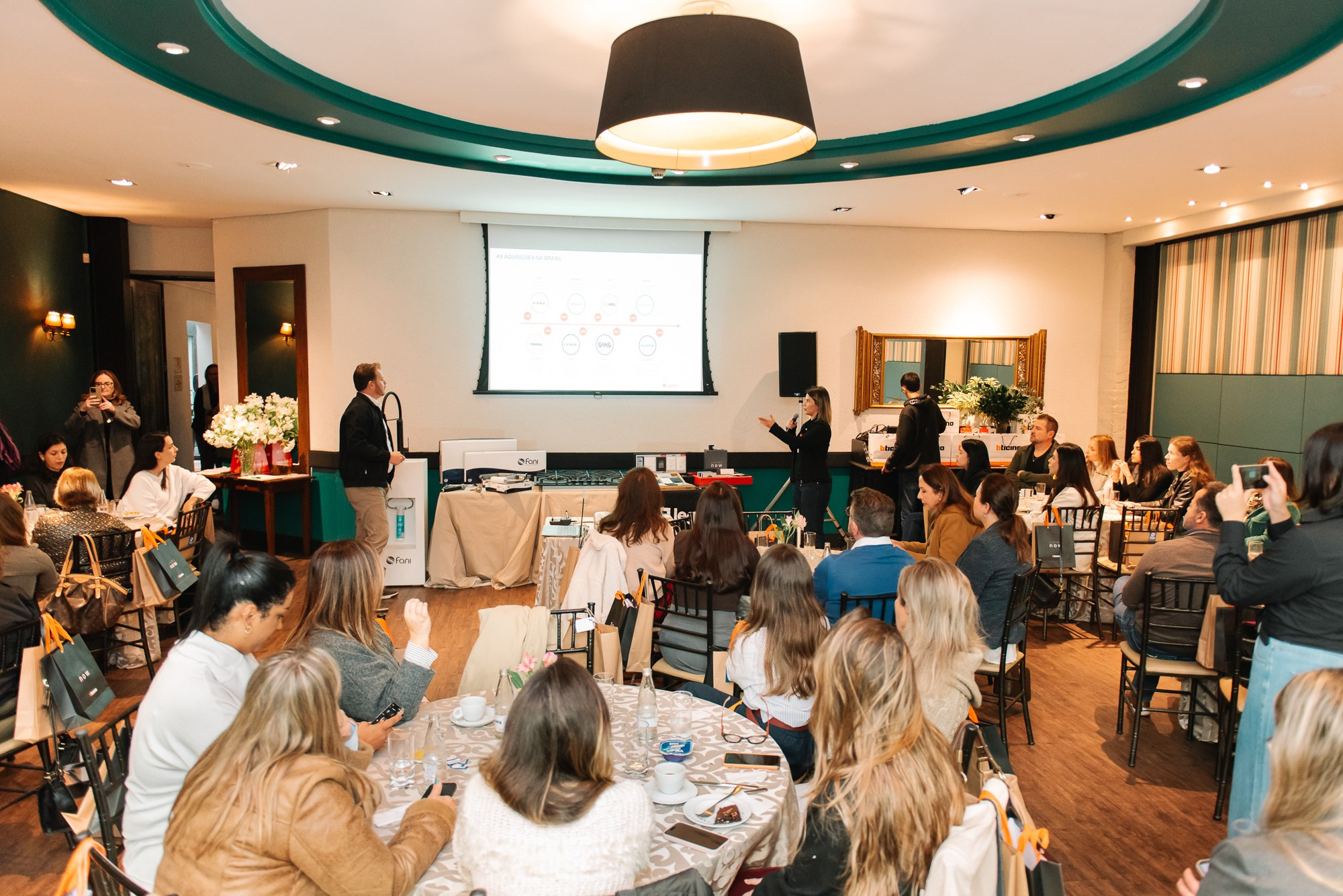 Café + Conteúdo | Casa Pinezi. 78 Imagens