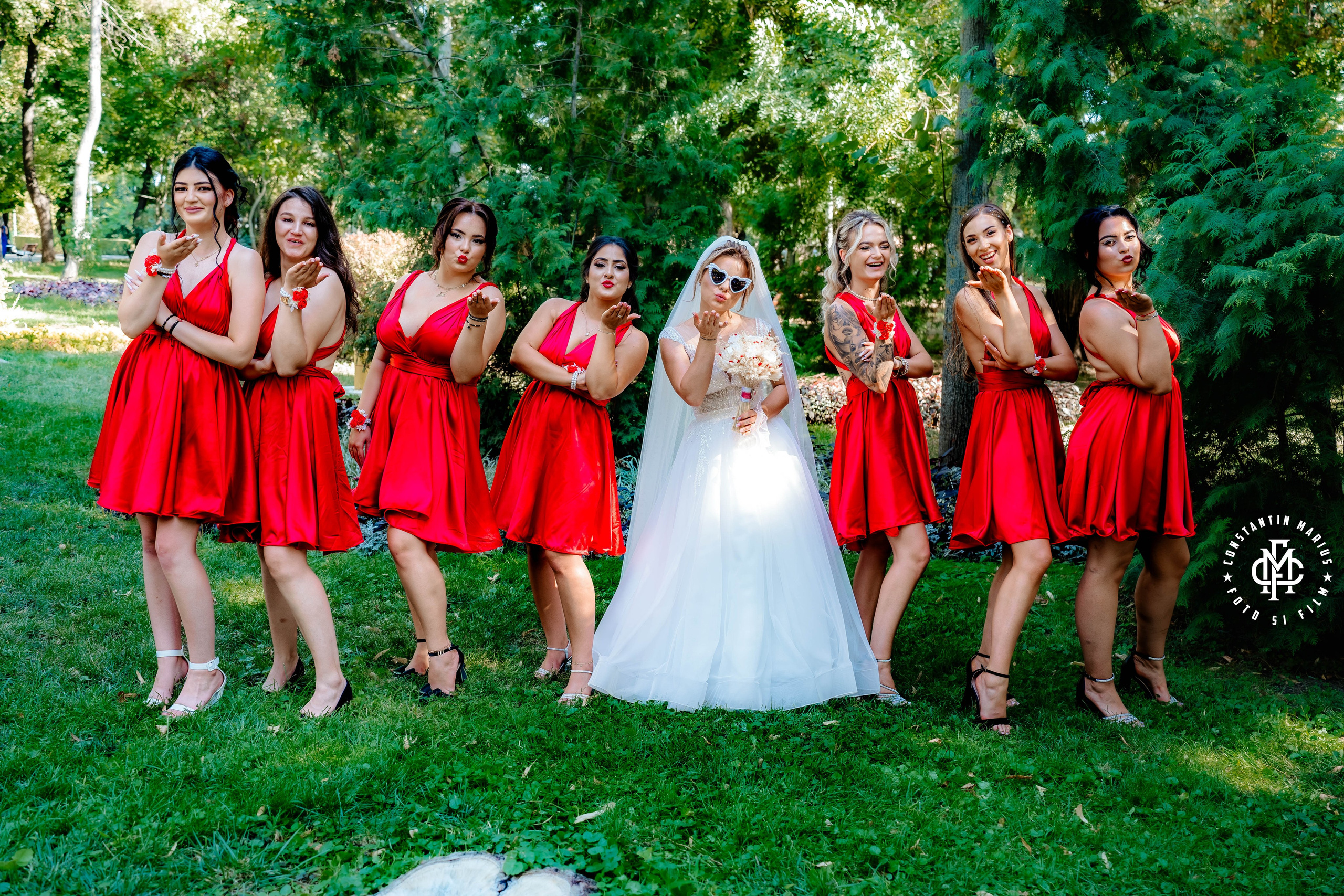 WEDDING PHOTOGRAPHY. DESPRE NOI