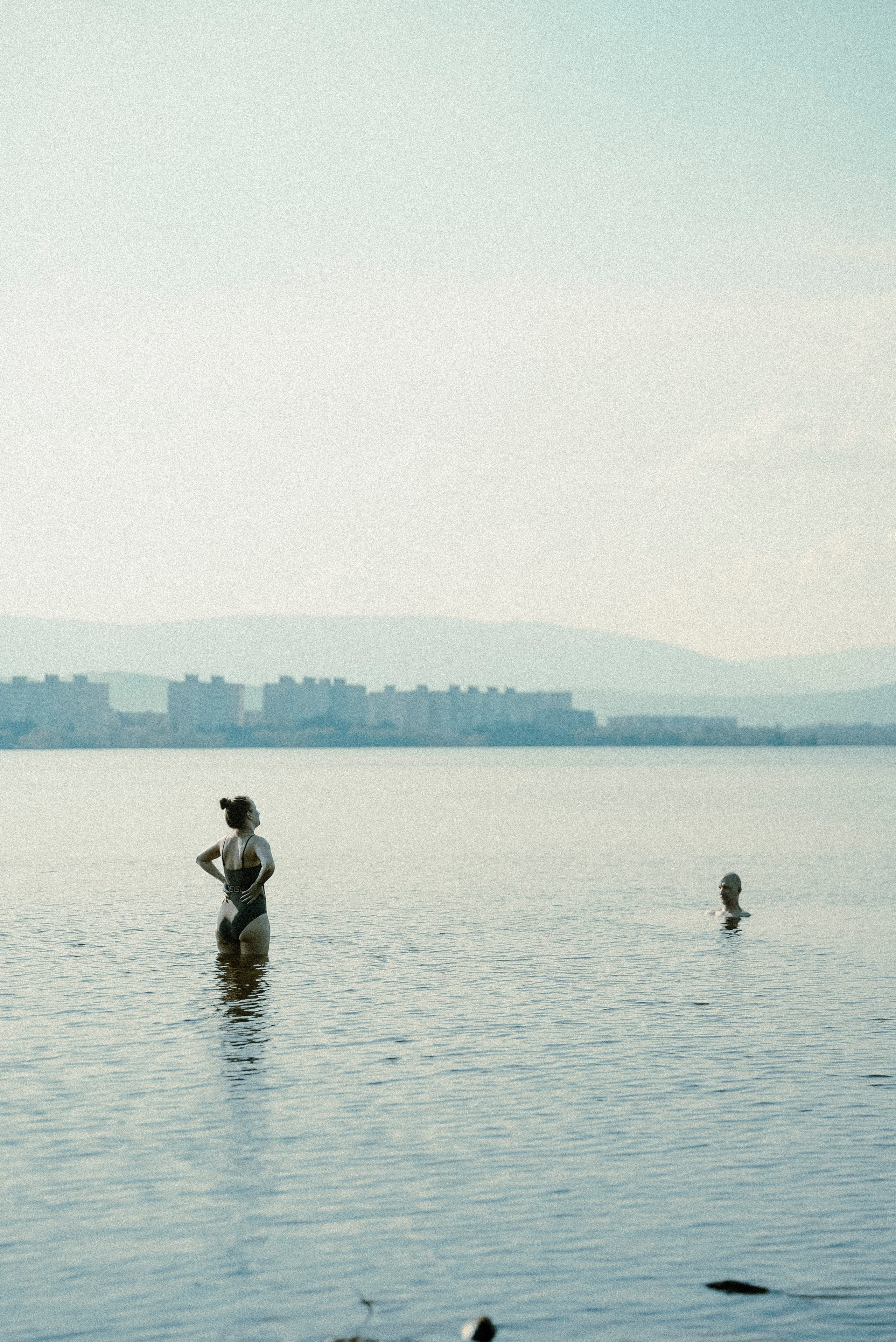 2025. Стрит-фотография, полная абсурда, идиотизма и красоты