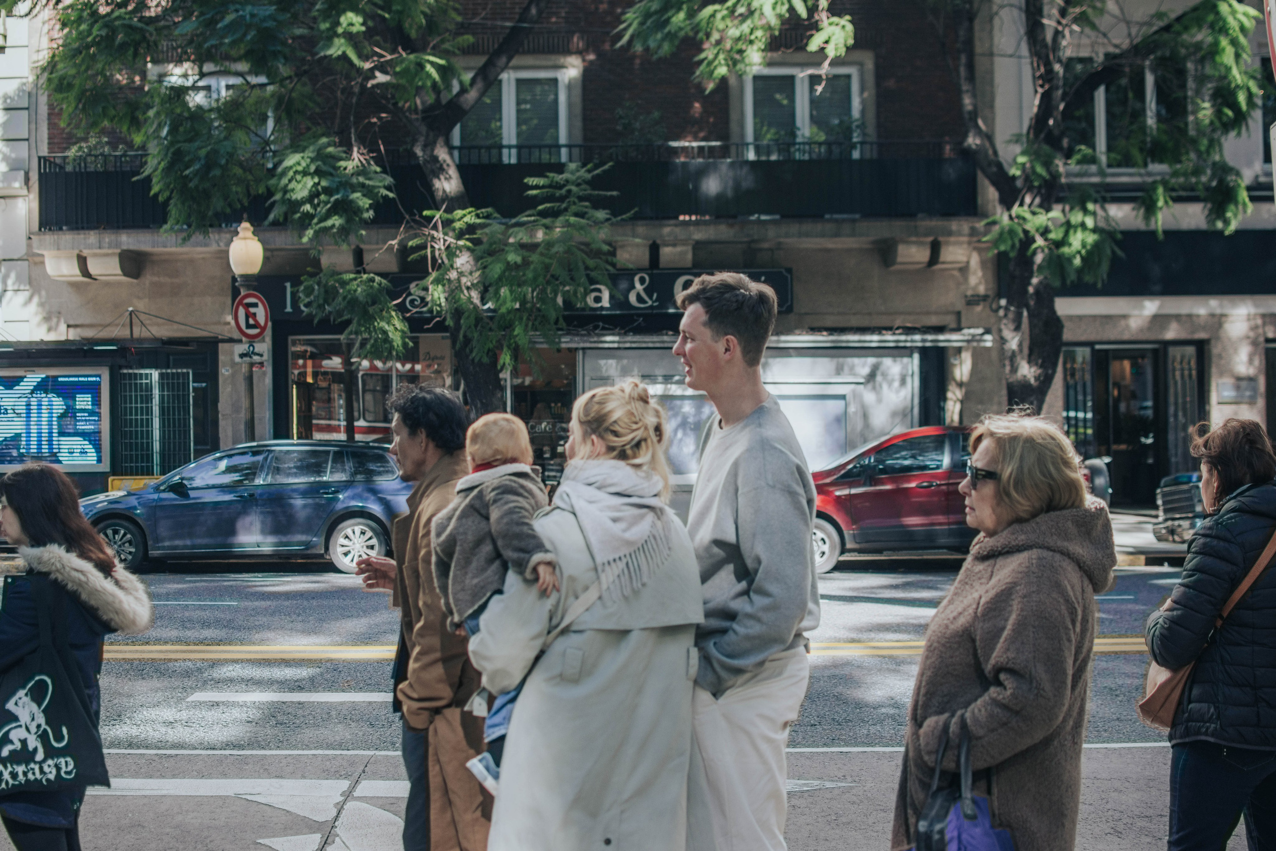 Family photo shoot. Buenos Aires. Photographer @elmirkami in the city of Buenos Aires
