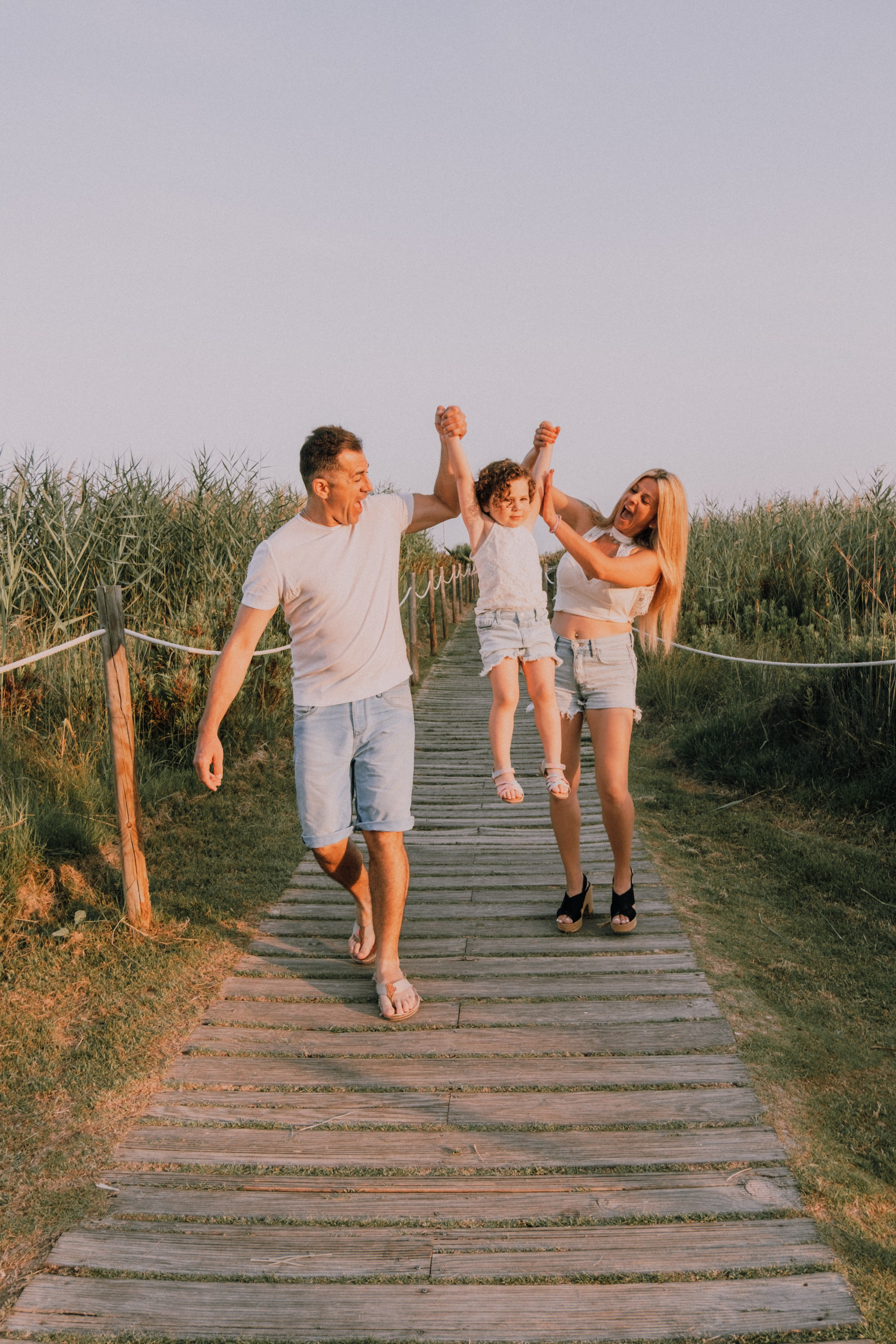 Sesión familiar en la playa. Fotografía profesional en Calafell - Elena Medvedeva