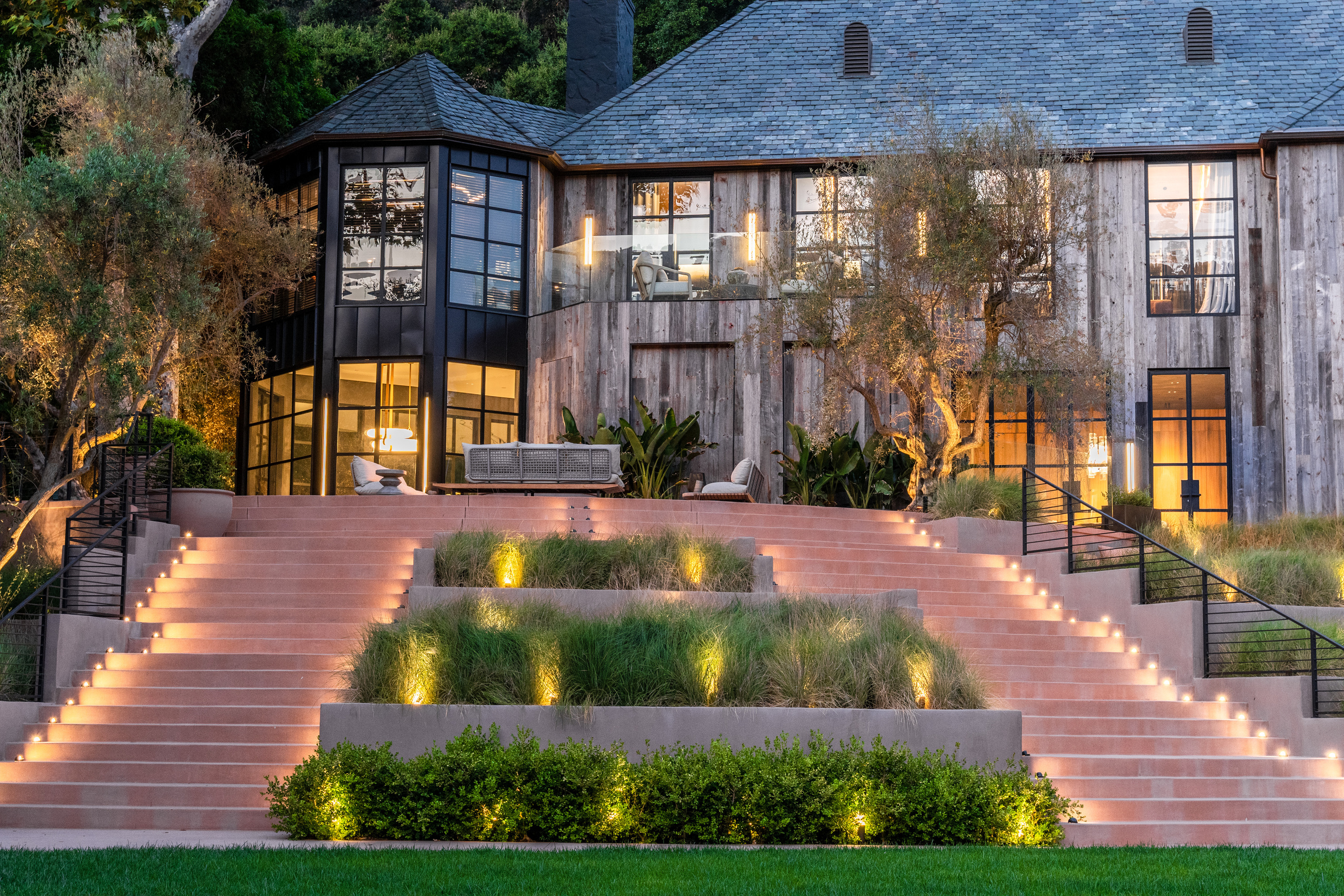 MASTER SHOT CREATIVE