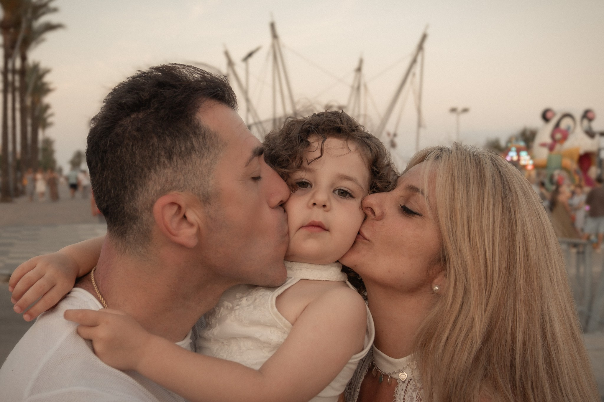 Sesión familiar en la playa. Fotografía profesional en Calafell - Elena Medvedeva