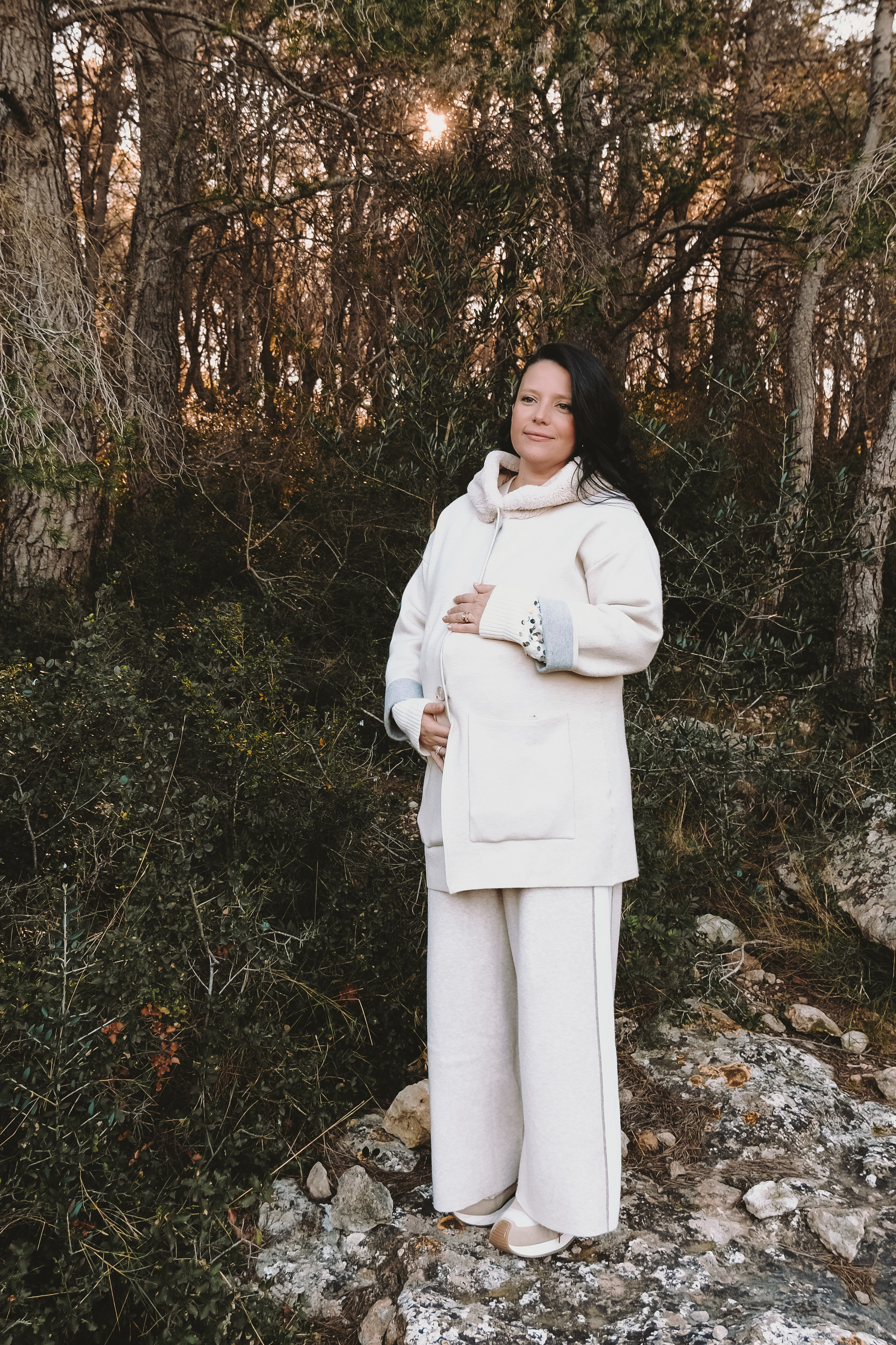 Sesión familiar embarazo. Fotografía profesional en Calafell - Elena Medvedeva