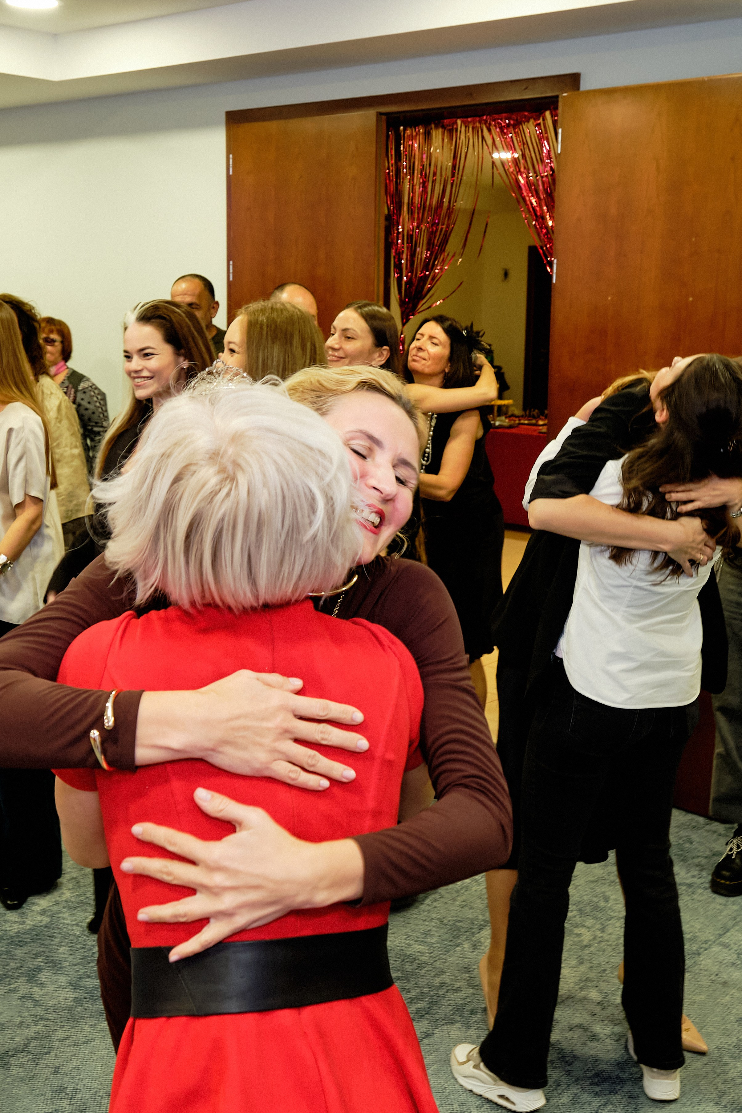 Фоторепортаж з благодійного Новорічного балу у Чорногорії. Портретний фотограф Альона Новгородцева
