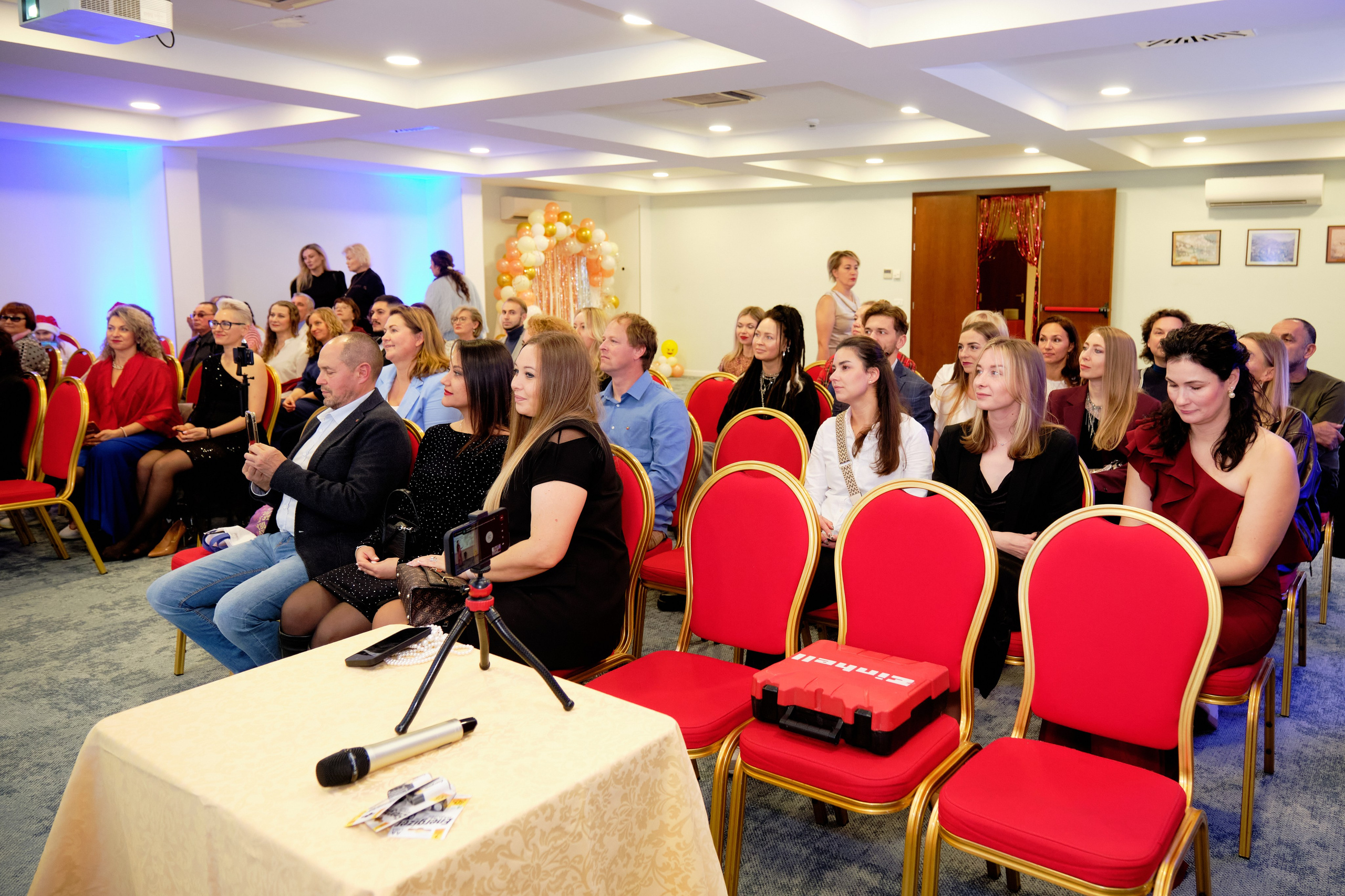 Фоторепортаж з благодійного Новорічного балу у Чорногорії. Портретний фотограф Альона Новгородцева