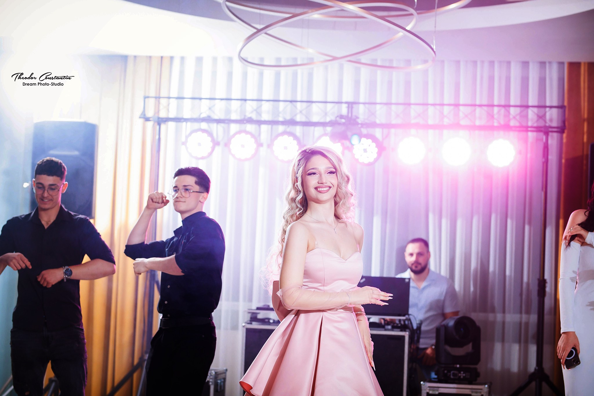 Majorate. Dream Studio Galați – ședințe foto profesionale pentru familie, portrete și evenimente