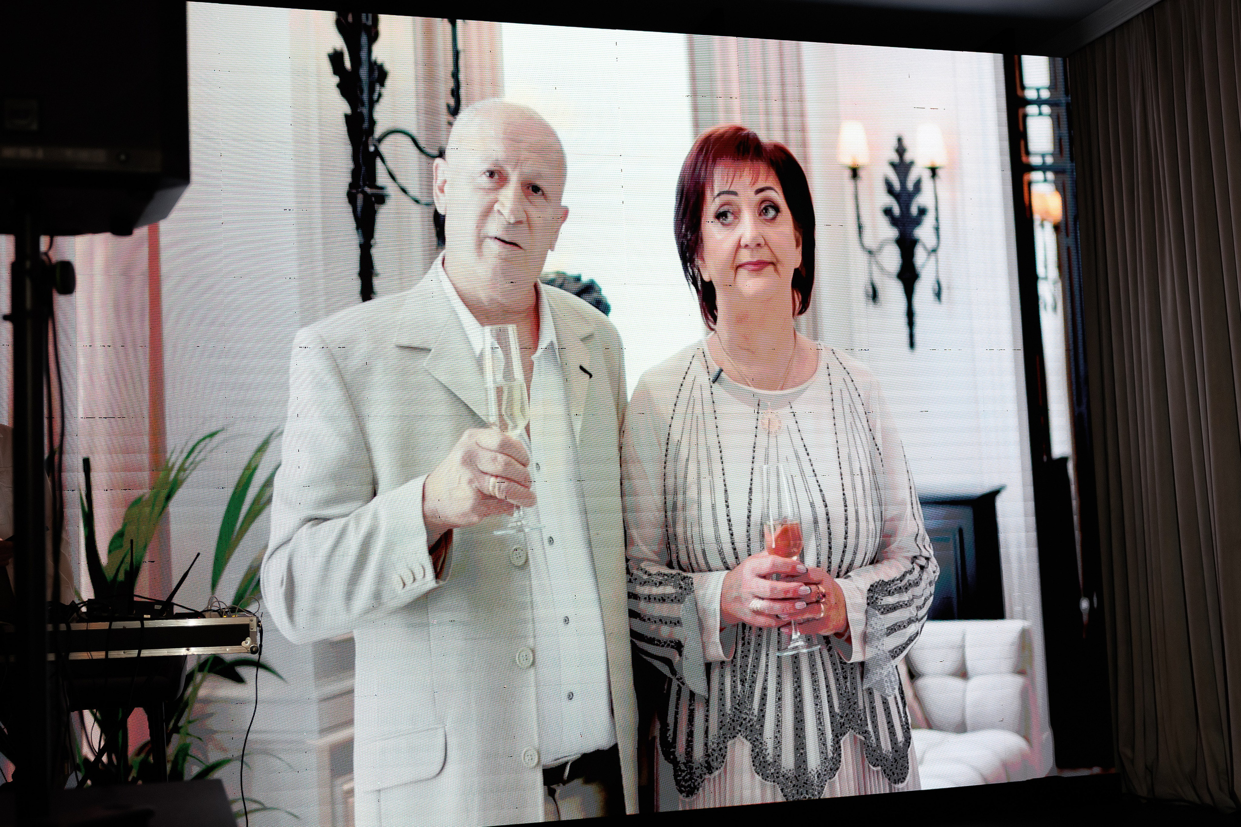 Serghei & Erica — Queen Residence. Servicii Foto și Video 067188353