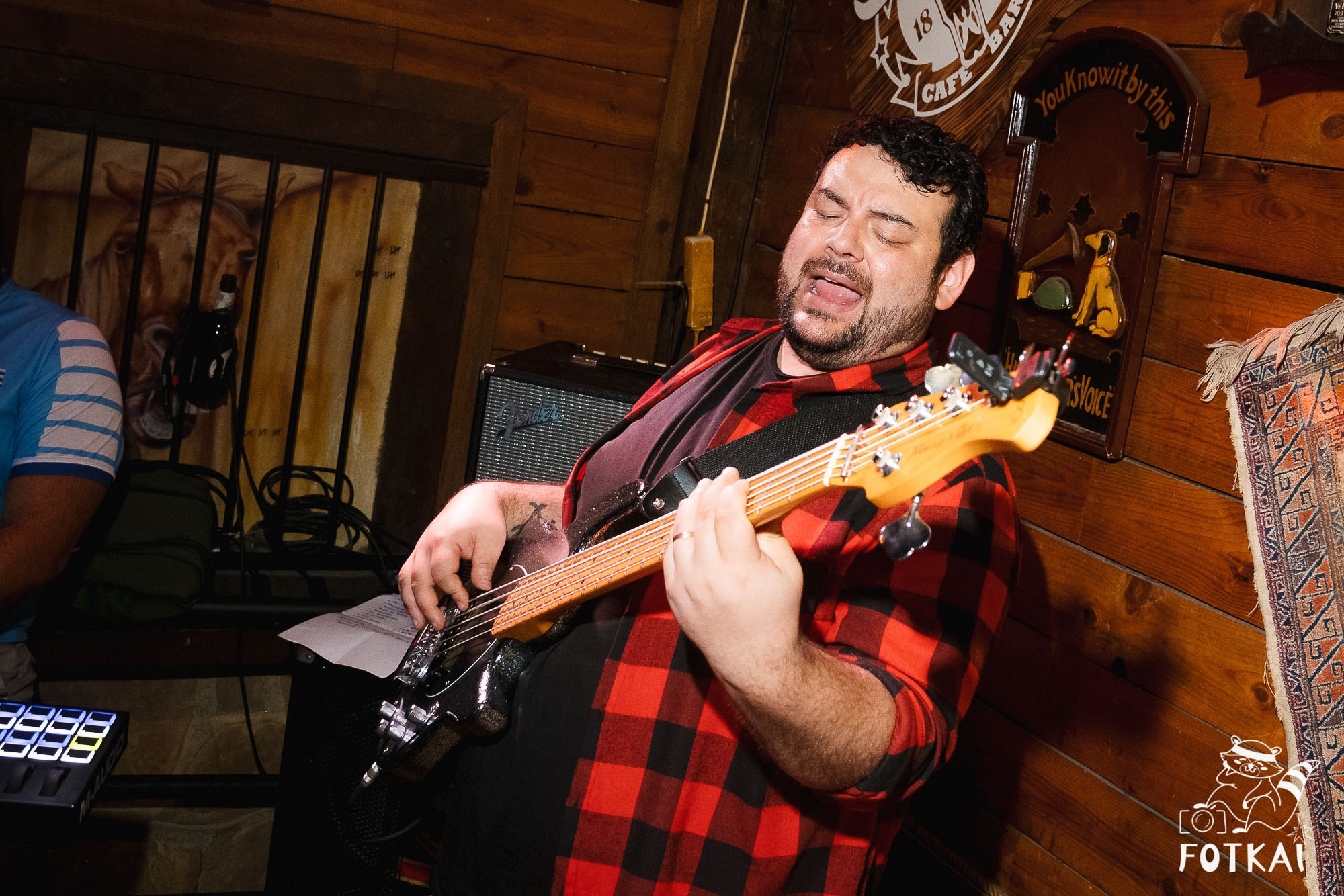 Los Ekilibristas de la Cuerda Floja — Фото с концерта в Торревьехе, 2026 | FOTKAI