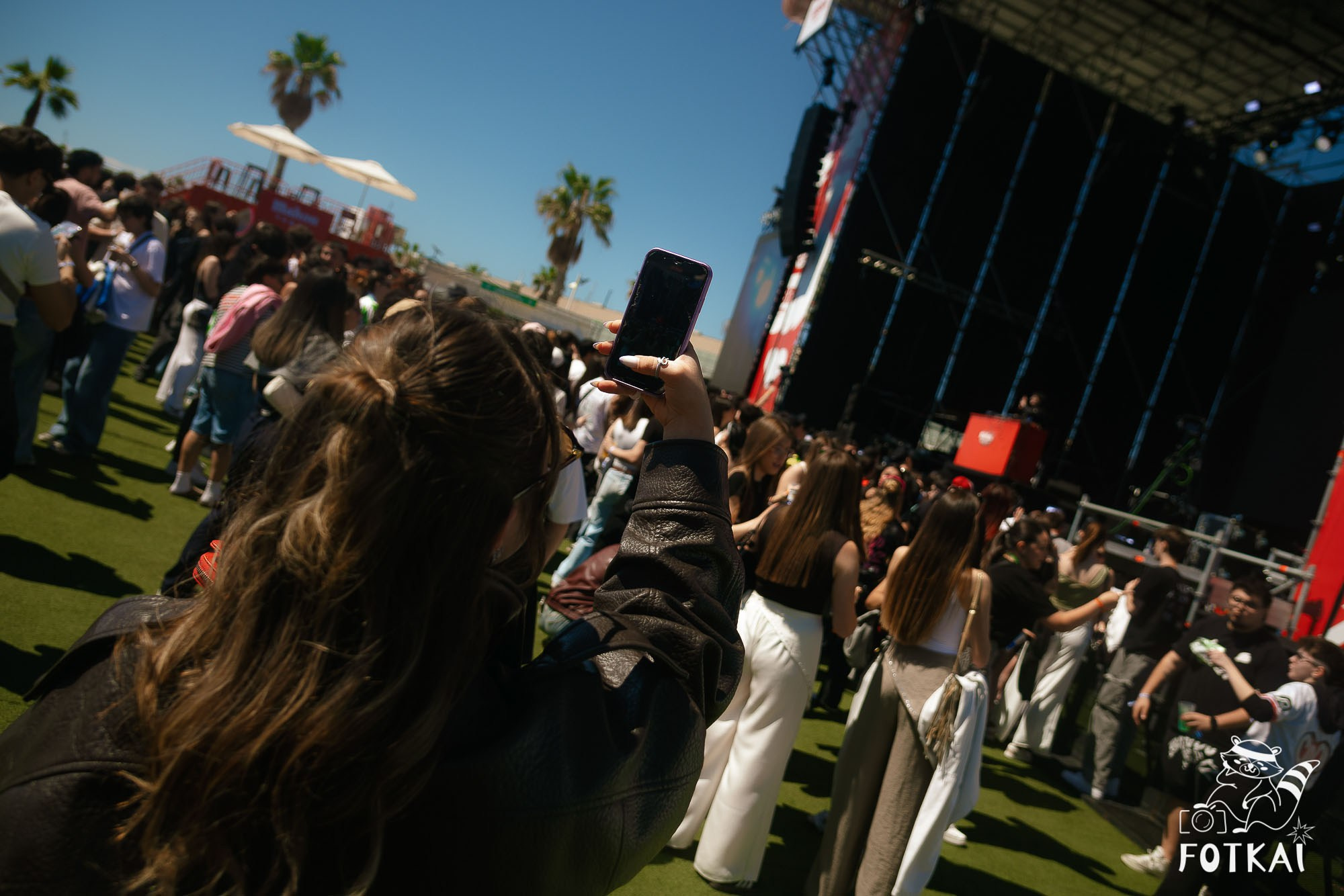 Costa Sonora 2026 Alicante Day 1 Photos — Find Yourself, Friends and Festival Crowd | FOTKAI