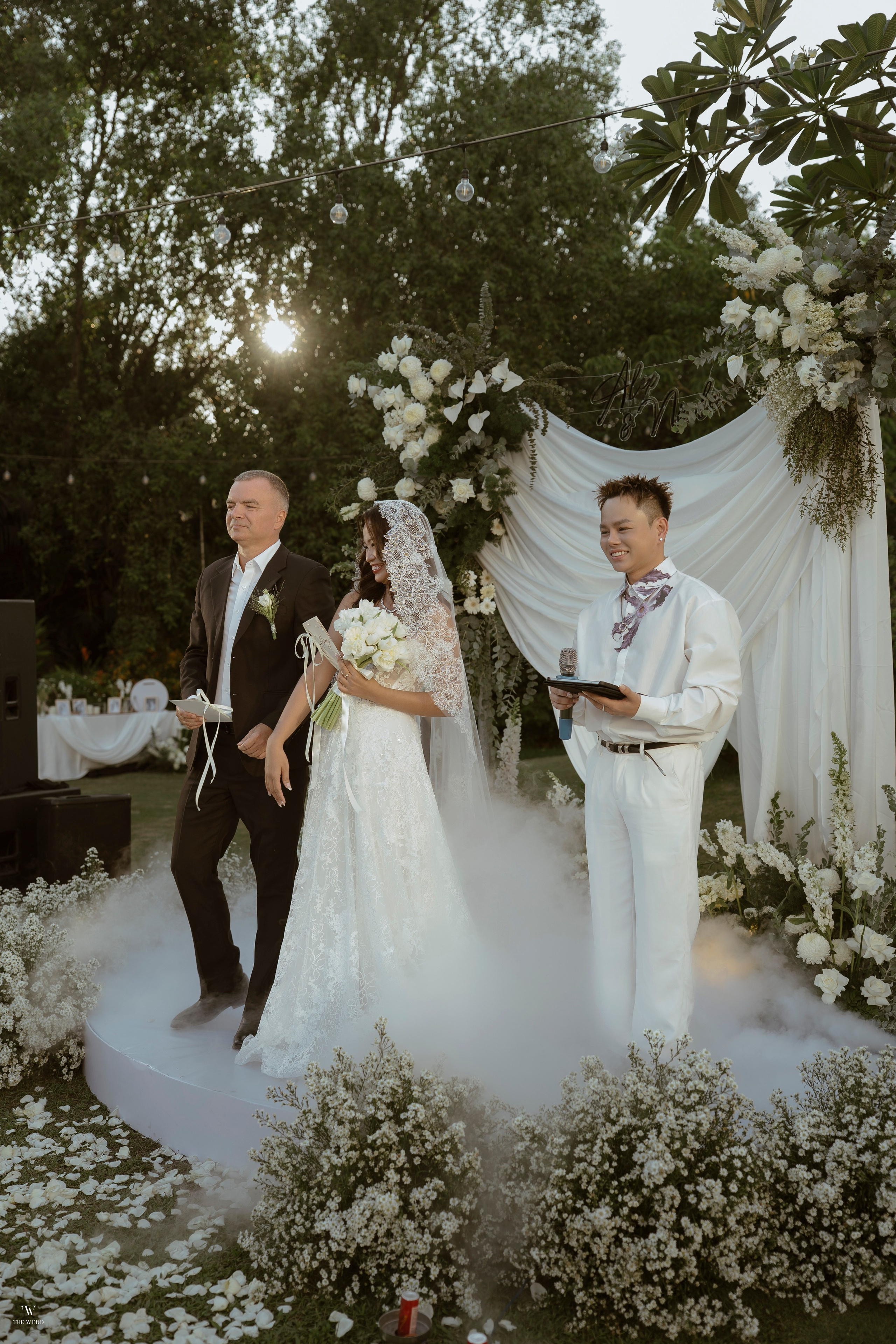 ALEX & NICOLE. WEDDING PHOTOGRAPHER IN VIETNAM