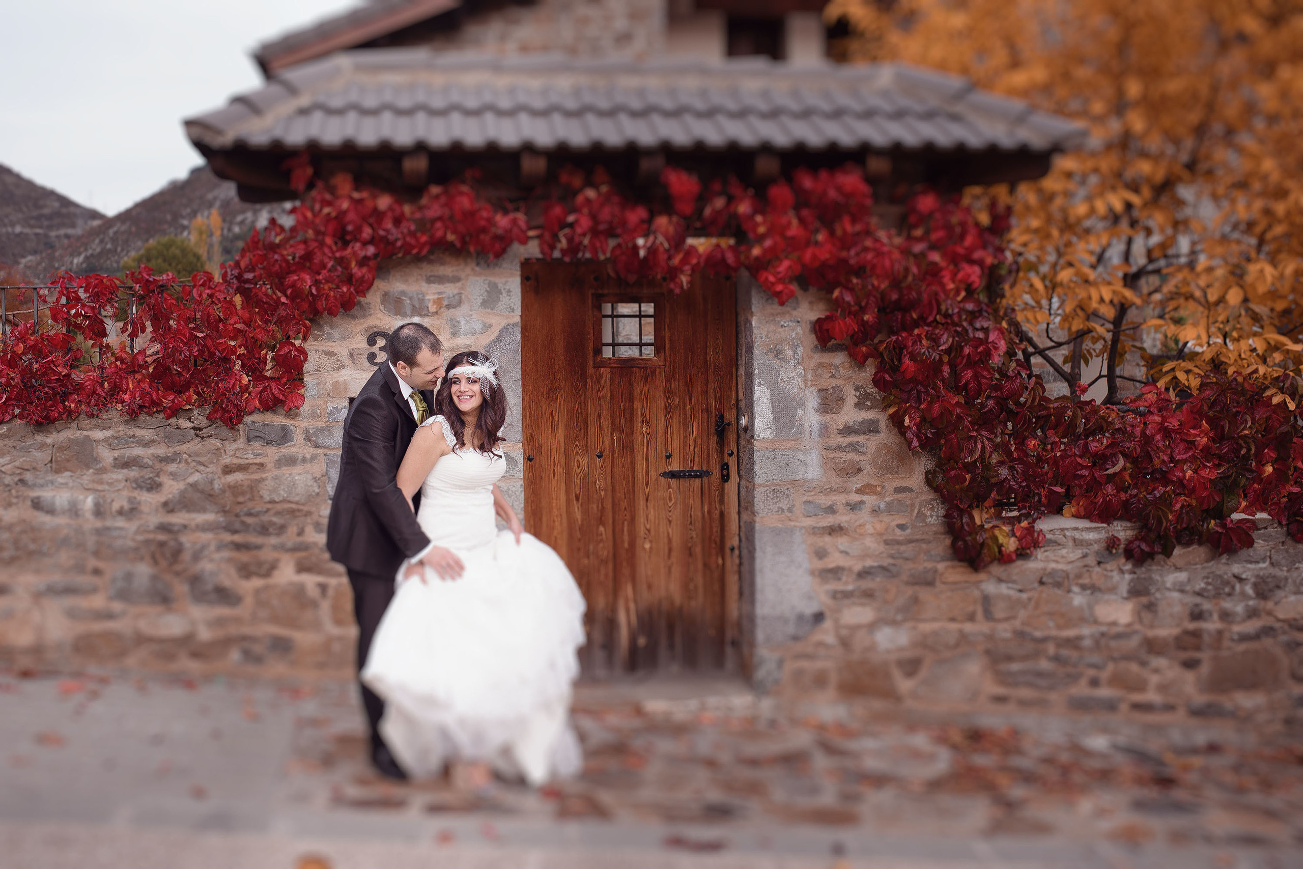 Fotos de postboda en Pirineos, montaña, castillos. Fotos de postboda o. PIXLOVE - Fotógrafos de bodas Huesca Pirineos Zaragoza