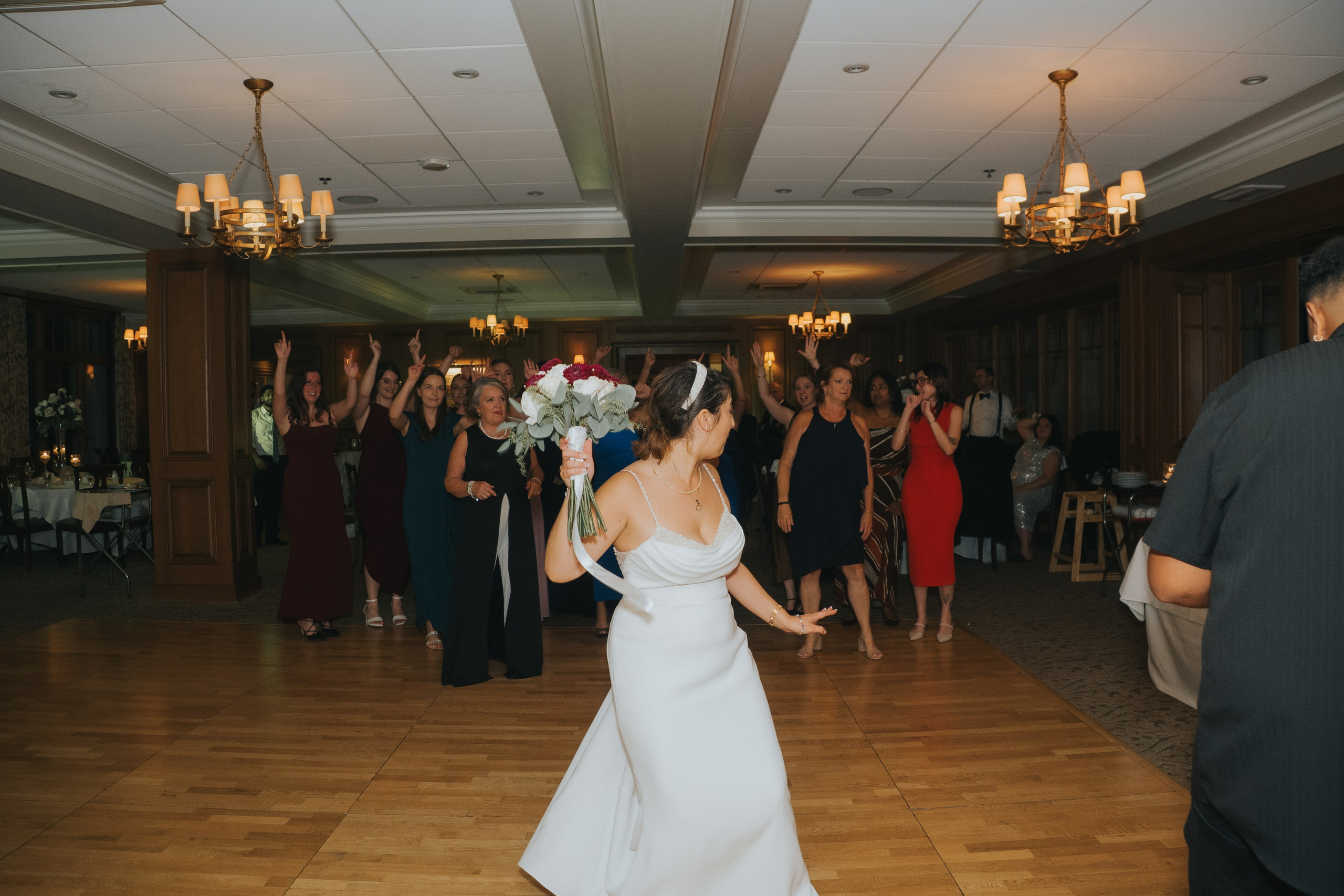 Wedding of Cassandra and Loïc in Beaconsfield, Montreal. Wedding and Family Photography Montreal Muriel Oe Photo