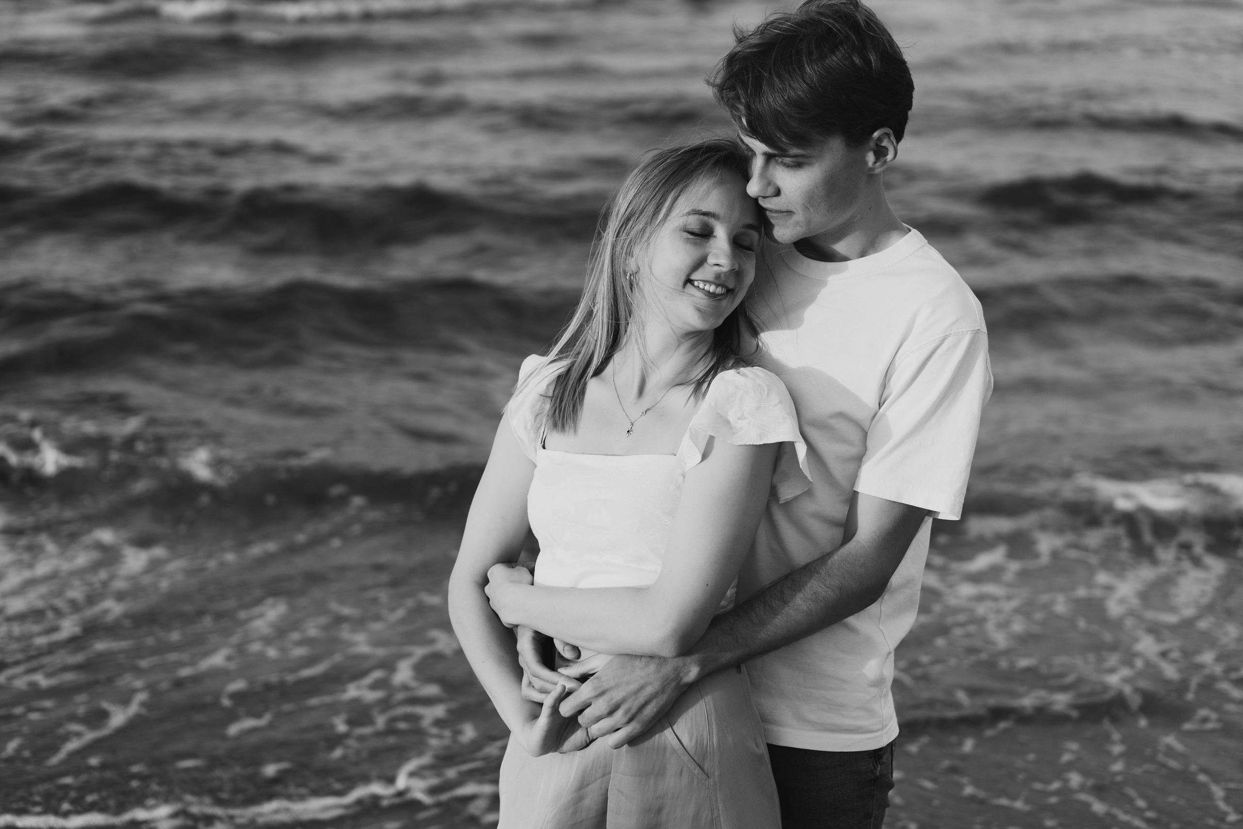 Gracjana i Damian, sesja narzeczeńska nad morzem. Fotograf ślubny & lifestyle Gdańsk, Karolina Baczewska