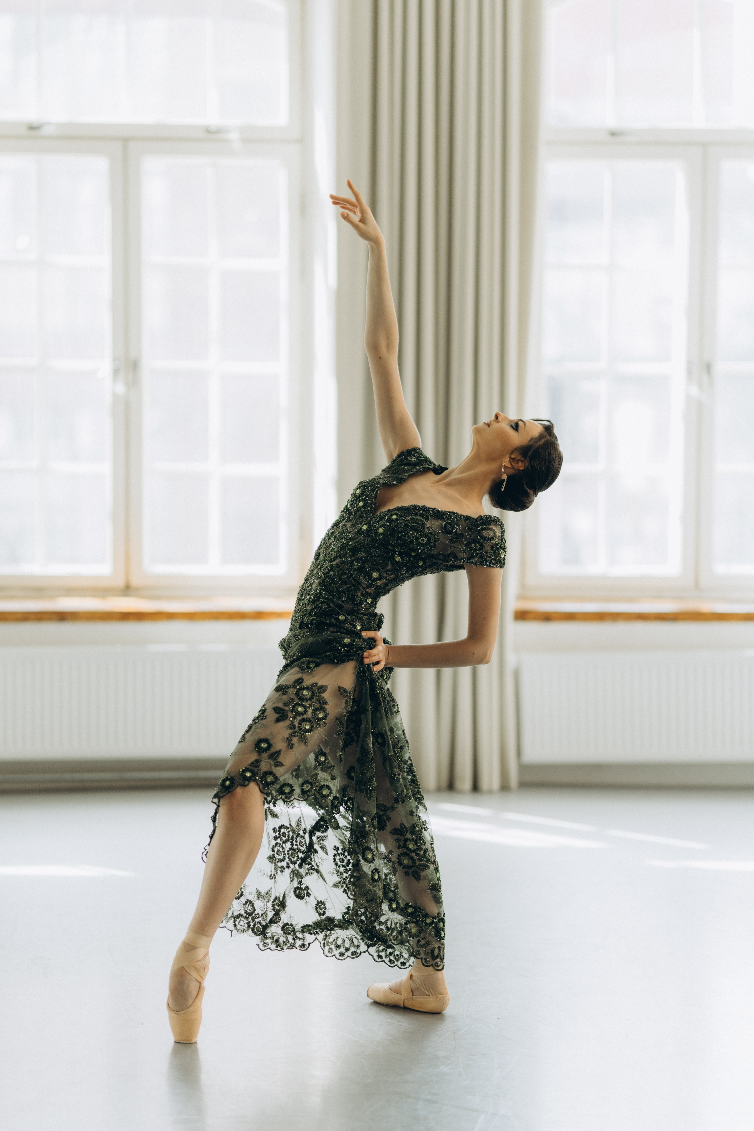 Riikka Couture, Riikka Ikäheimo, Violetta Keller, Portrait, Dancer. Wedding and potrait photographer in Helsinki Vickan O