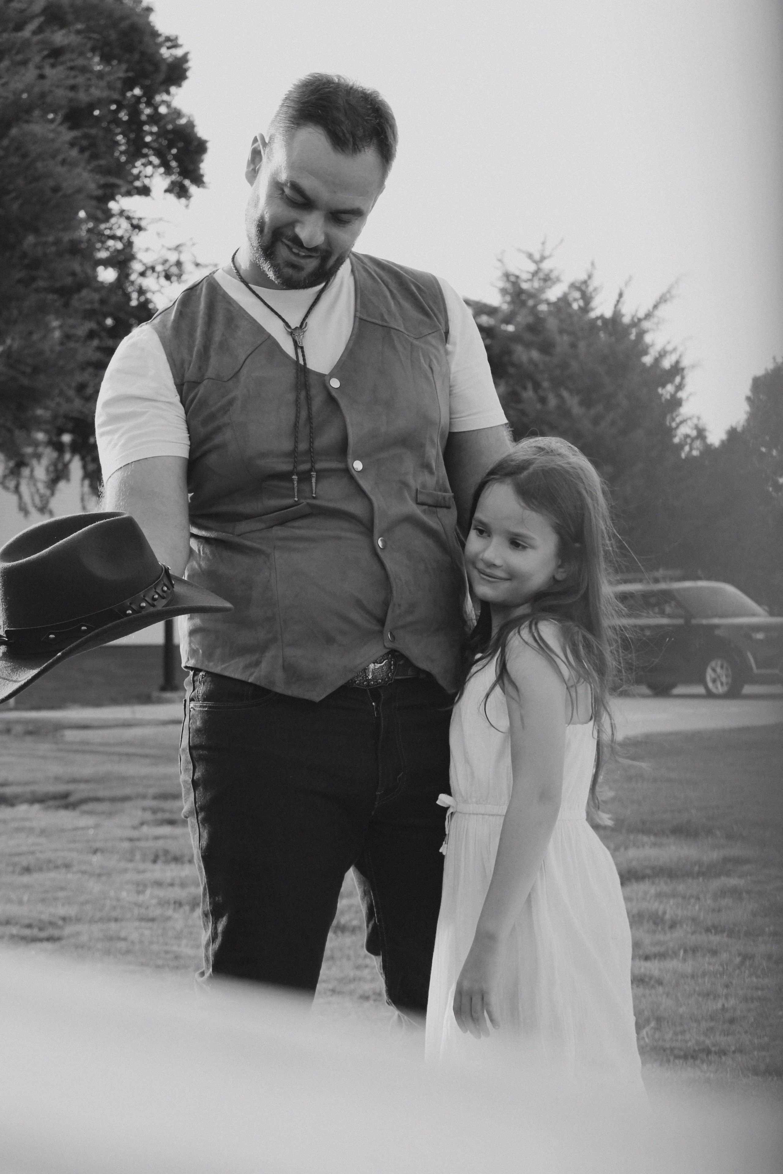 Texas Countryside Family Photoshoot in Cowboy Style. Lana Petrychenko — Portrait & Family Photographer. Valencia, Spain