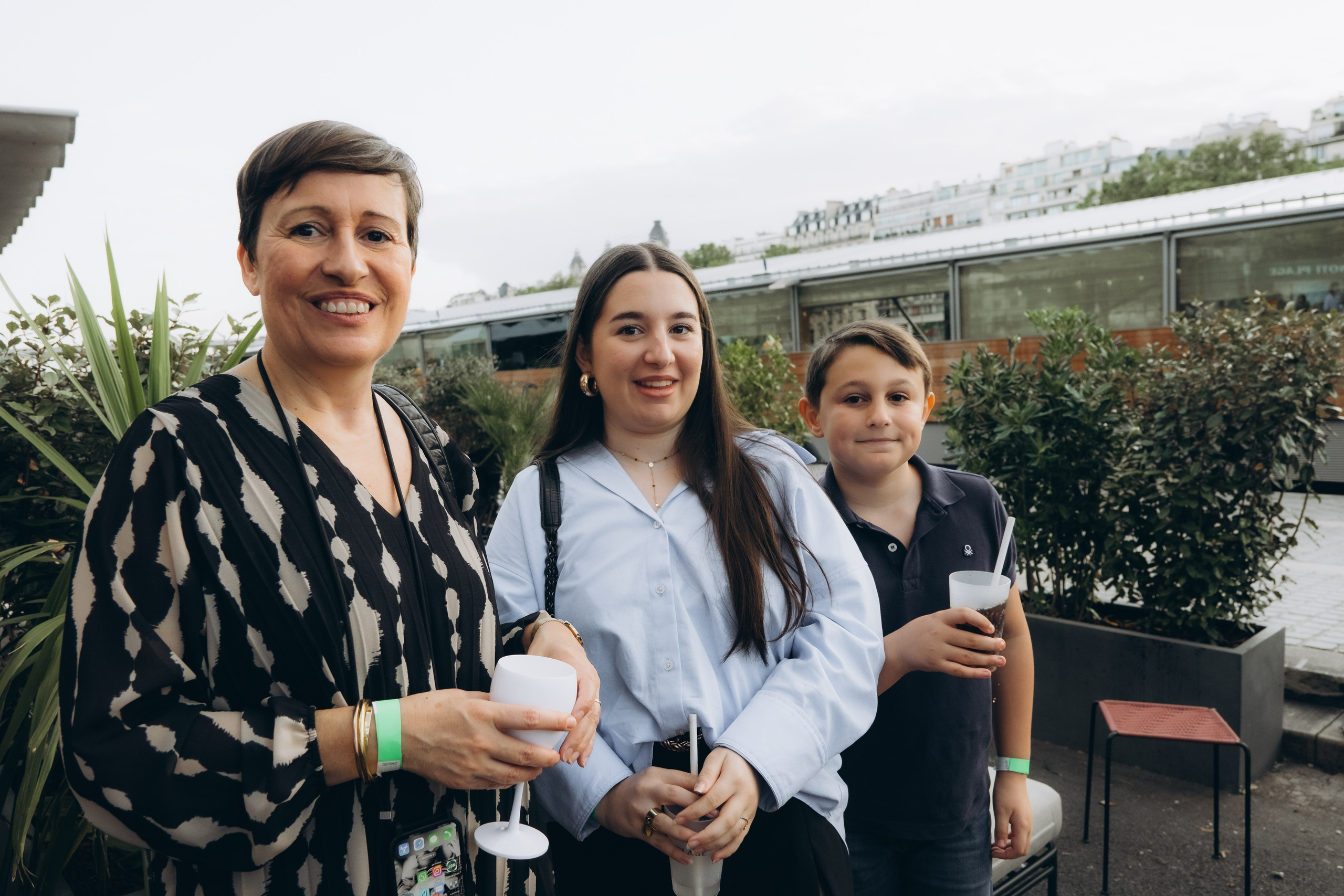 Marie’s Birthday with an Eiffel Tower view. Photographer in Paris Marina Chaput