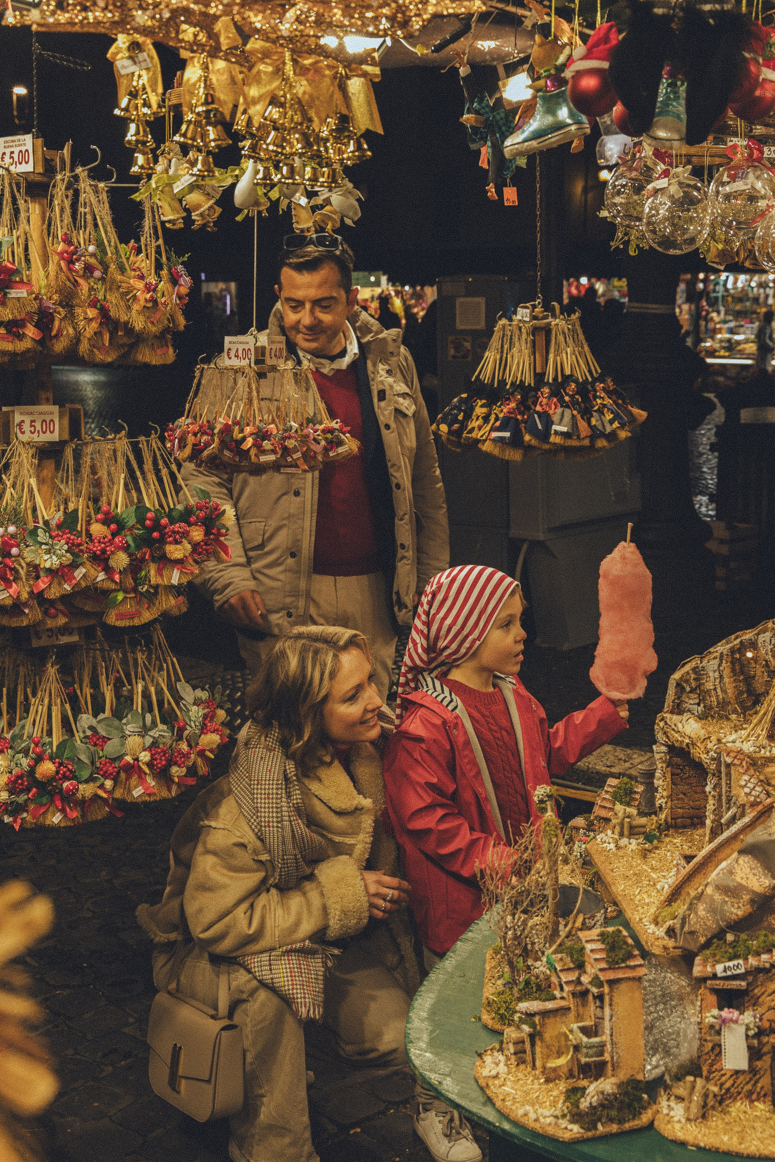 CHRISTMAS AT NAVONA. Elizaveta Razumova | Fotografa Cinematica per Love Story, Matrimoni e Ritratti