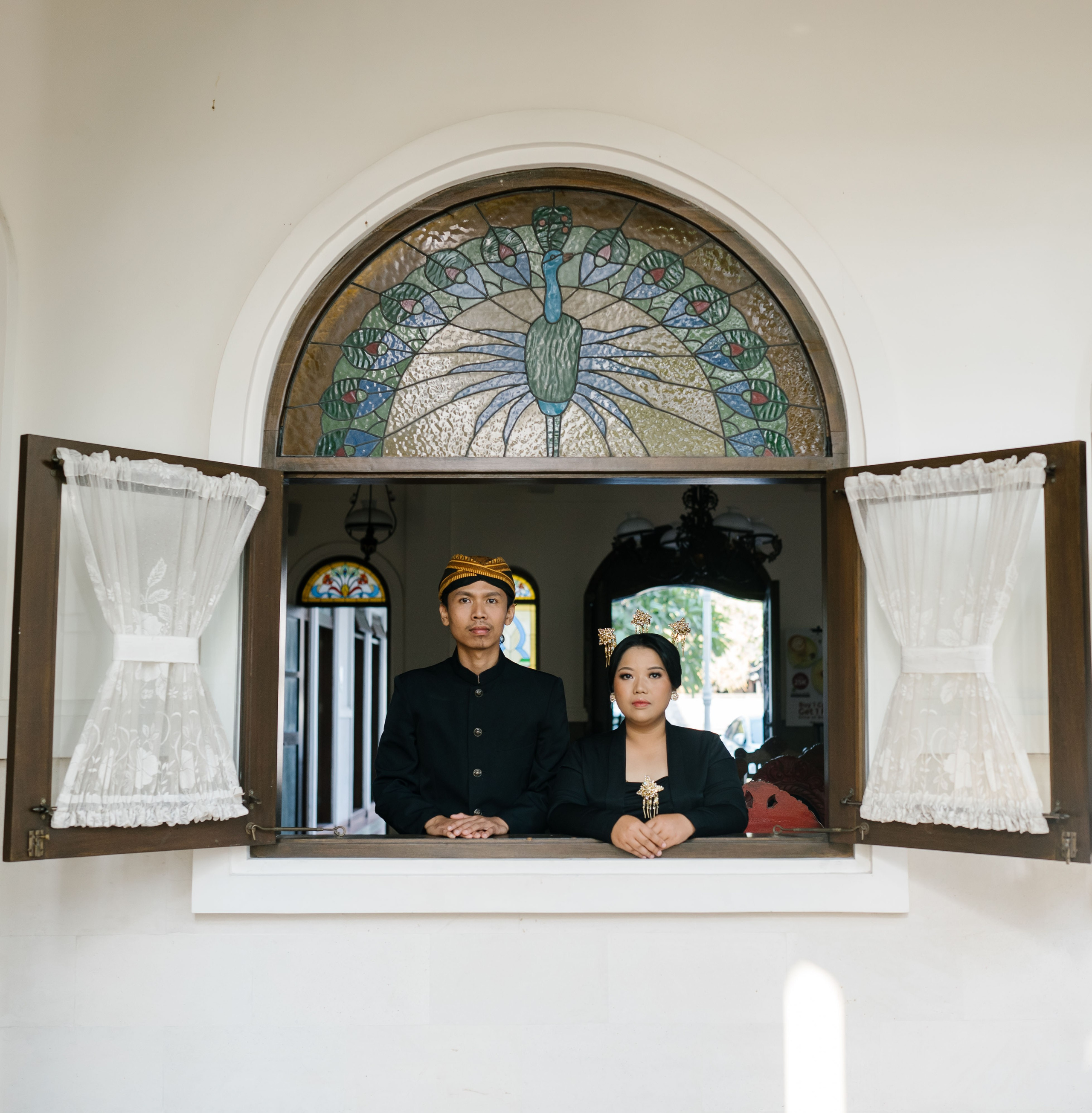 Prewedding Photo Shoot with Javanese style. Female Photographer in Bali