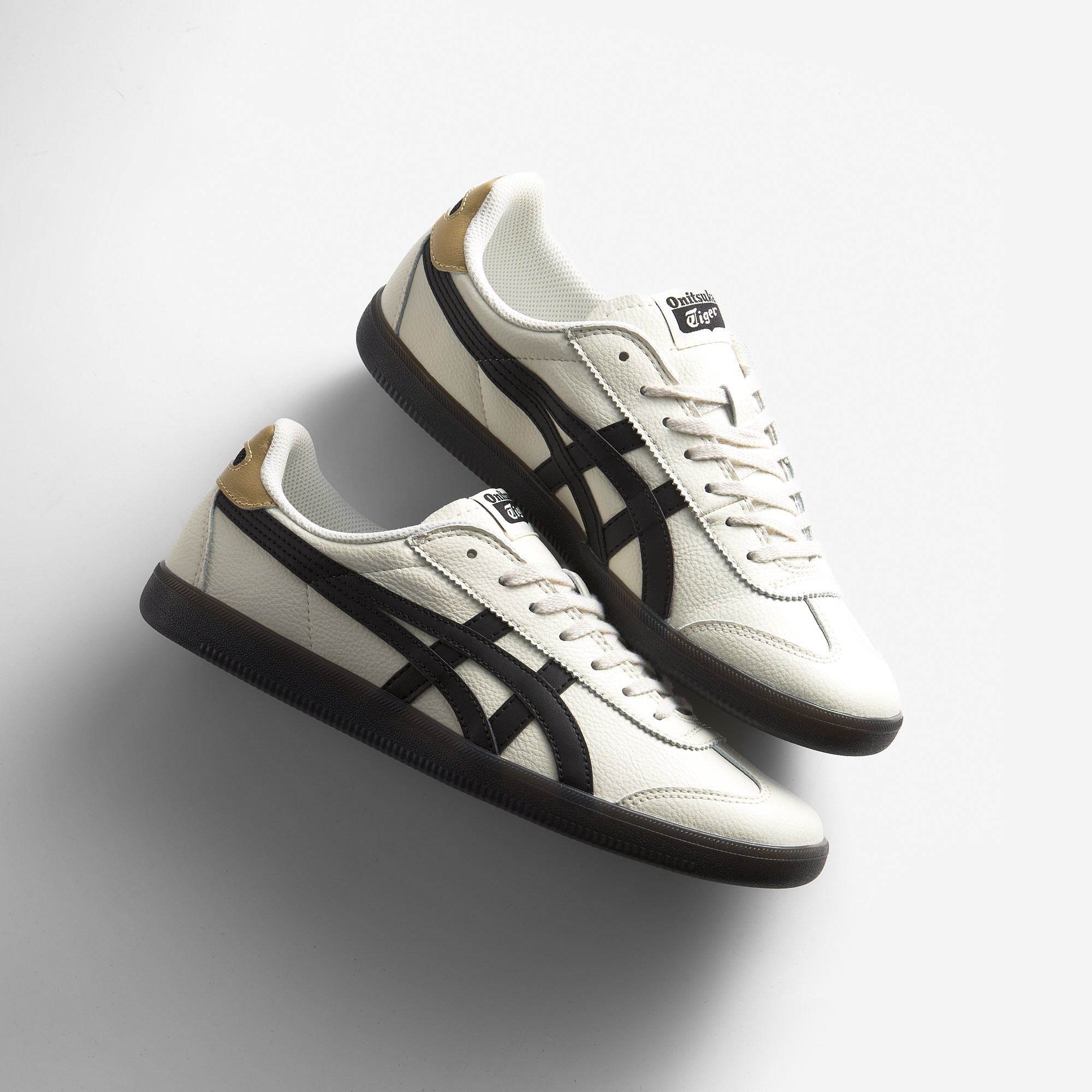 Съёмка обуви. Предметная фотосъемка в Алматы. Студия фото и видео съемки товаров