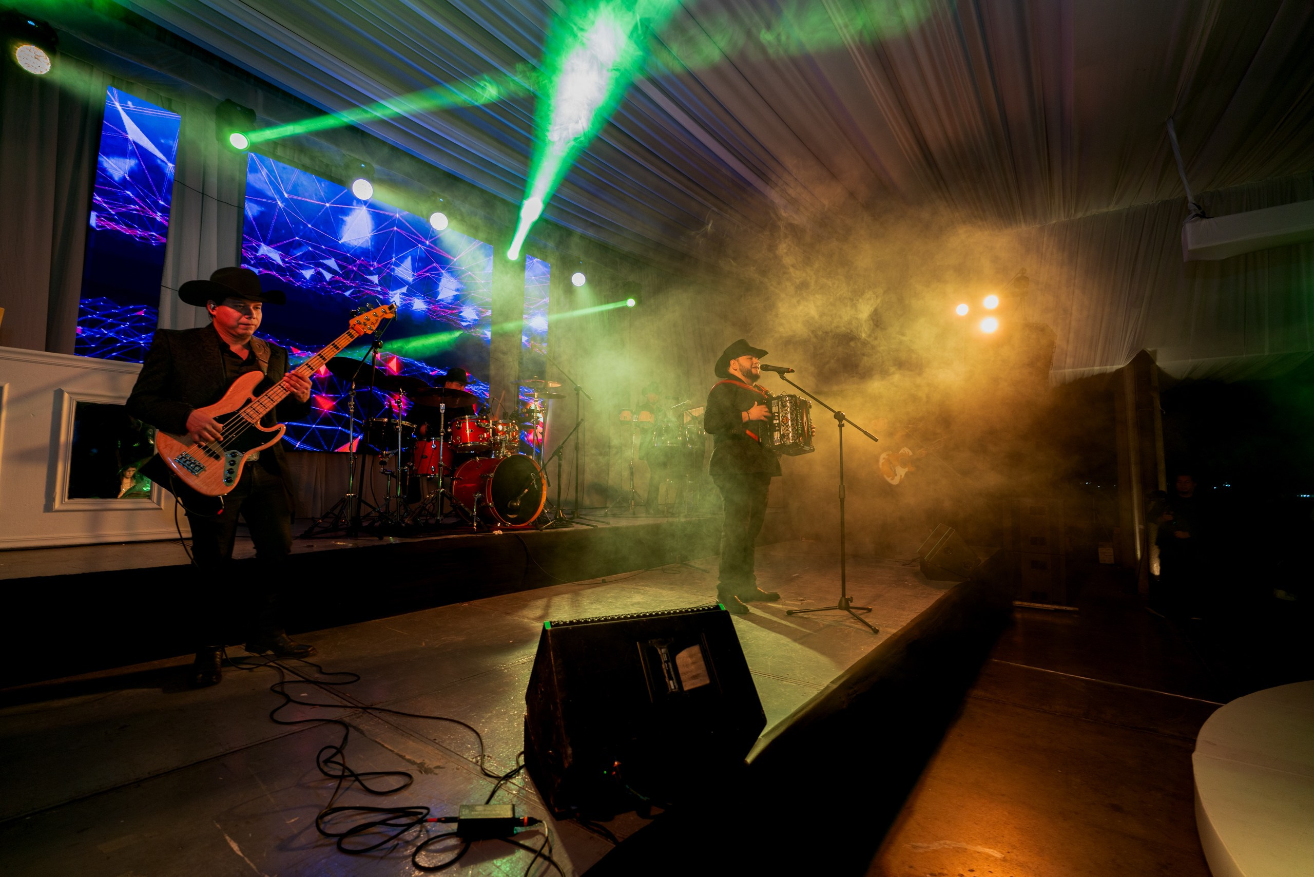 Daniel & Jannet. Elopement & Lifestyle Wedding Photographer