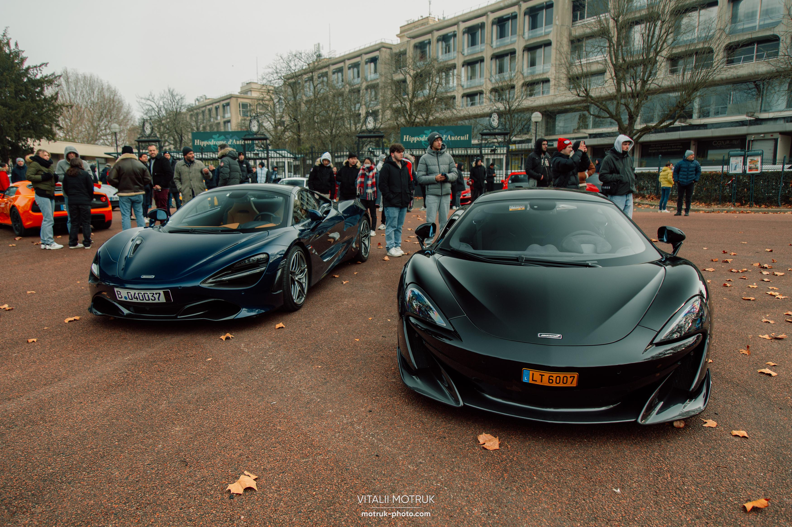 Rassemblement a l’Auteuil. Photographe de voitures à Paris — Vitalii Motruk