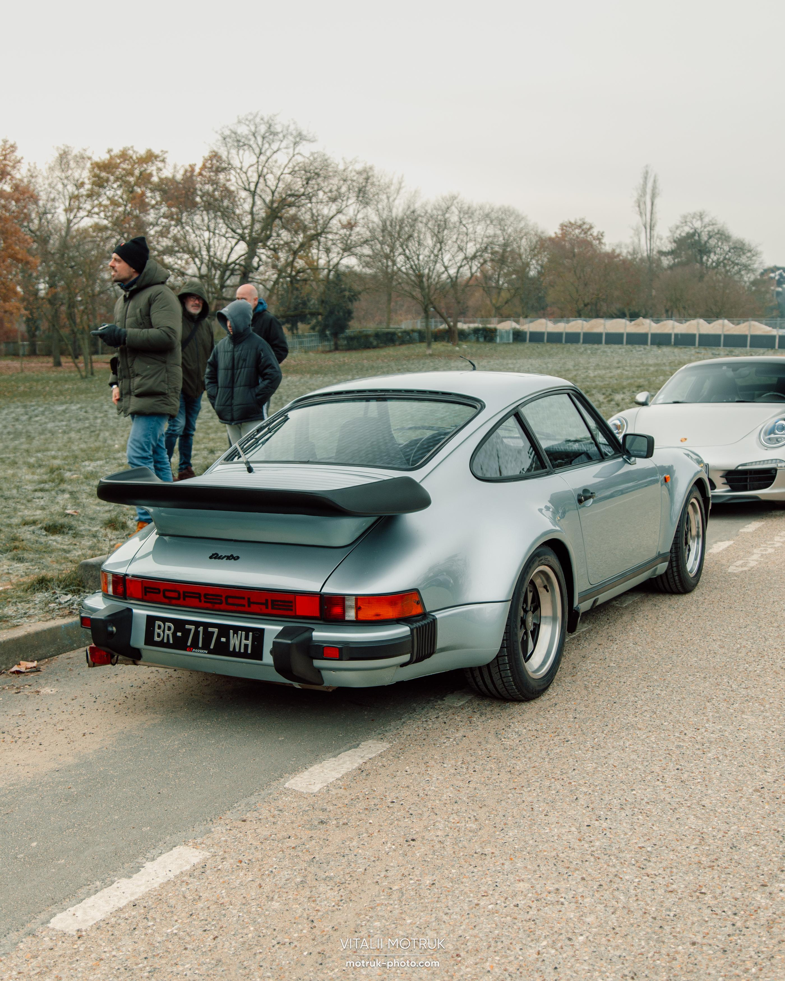 Rassemblement a l’Auteuil. Photographe de voitures à Paris — Vitalii Motruk