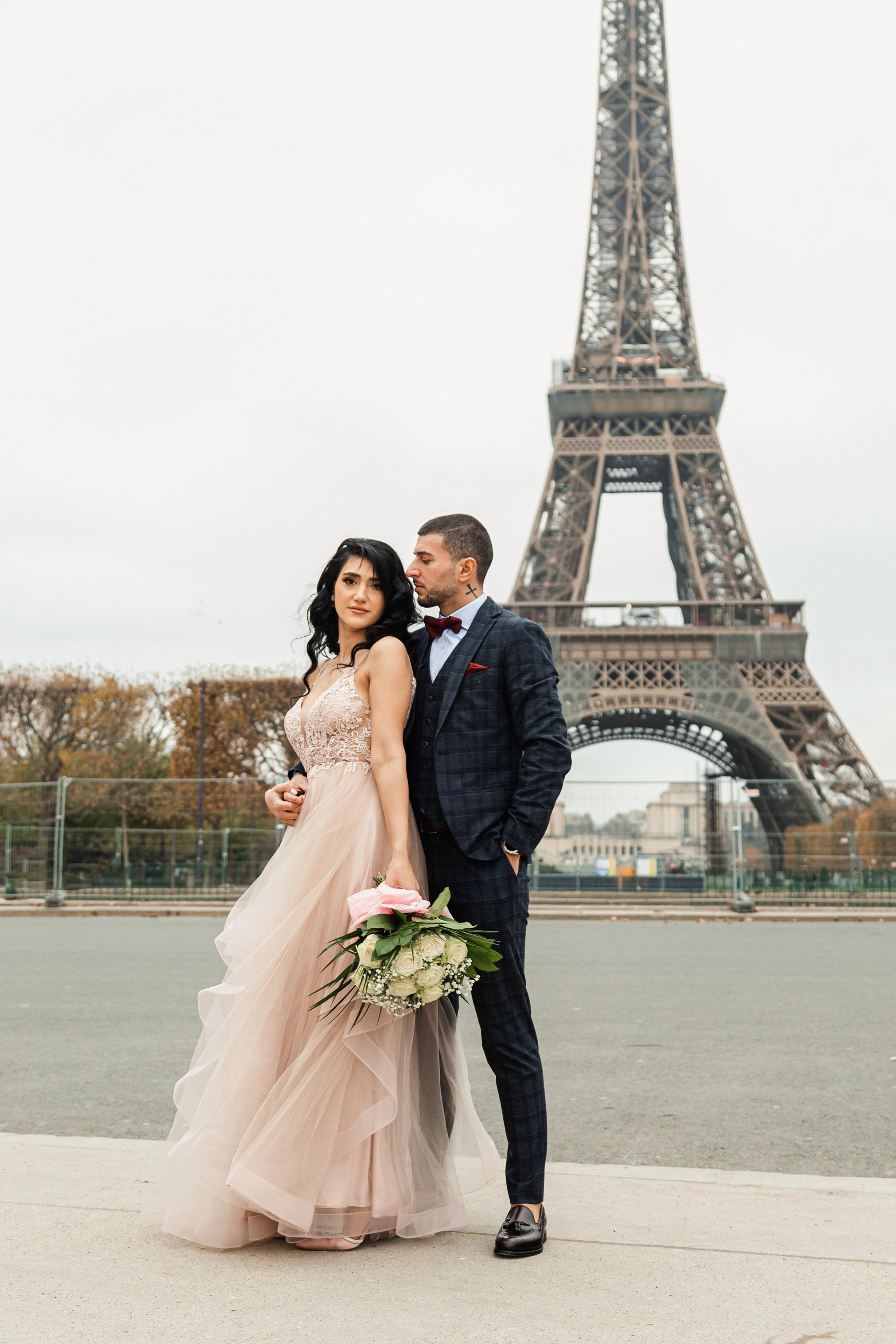 Ashot et Siranush. Photographe de voitures à Paris — Vitalii Motruk