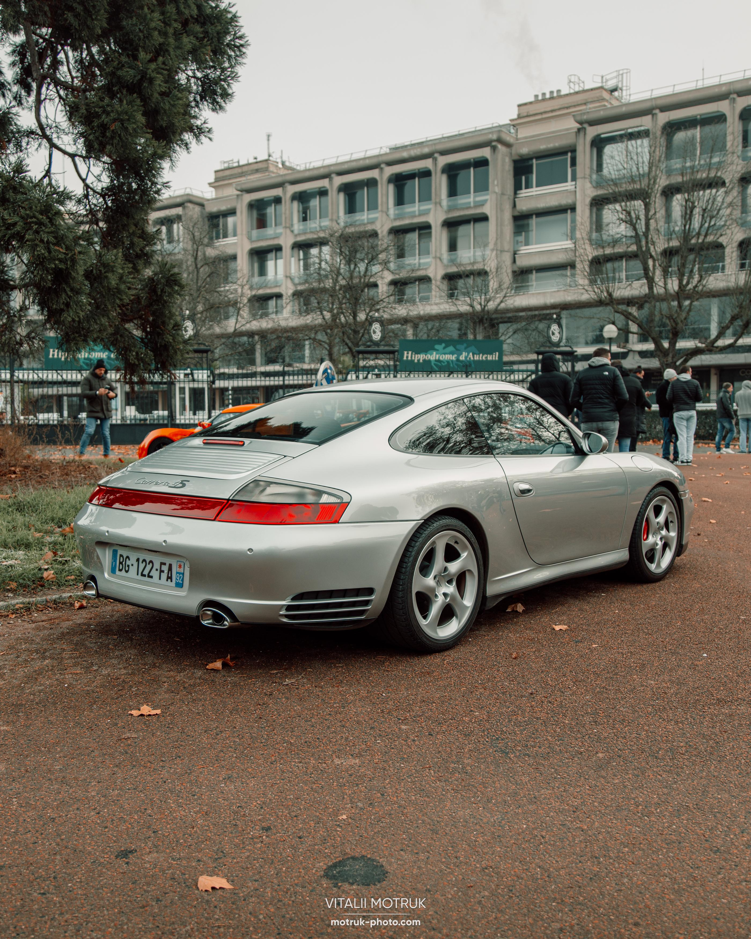 Rassemblement a l’Auteuil. Photographe de voitures à Paris — Vitalii Motruk