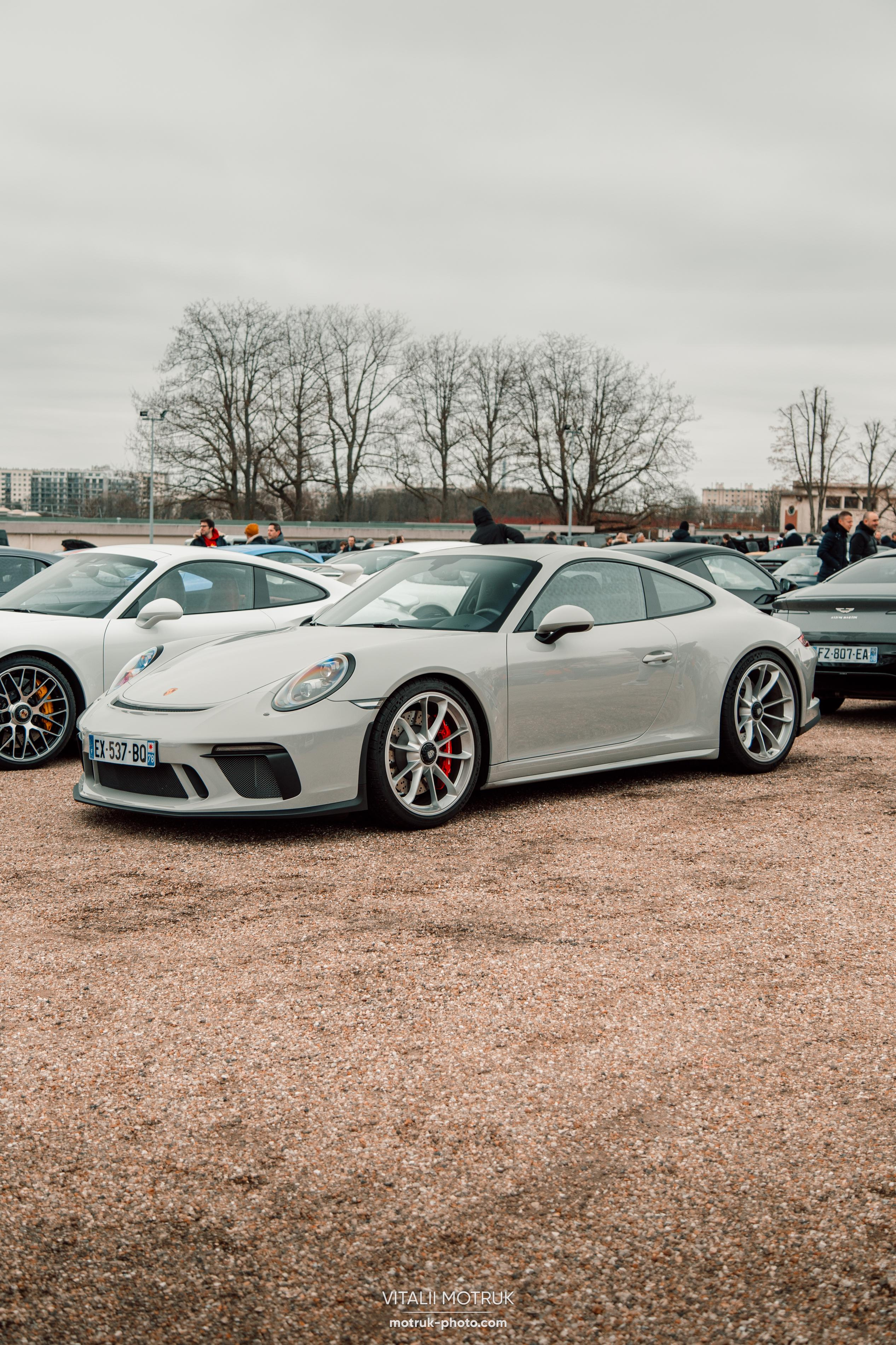 Cars and Coffee 12.02. Photographe de voitures à Paris — Vitalii Motruk