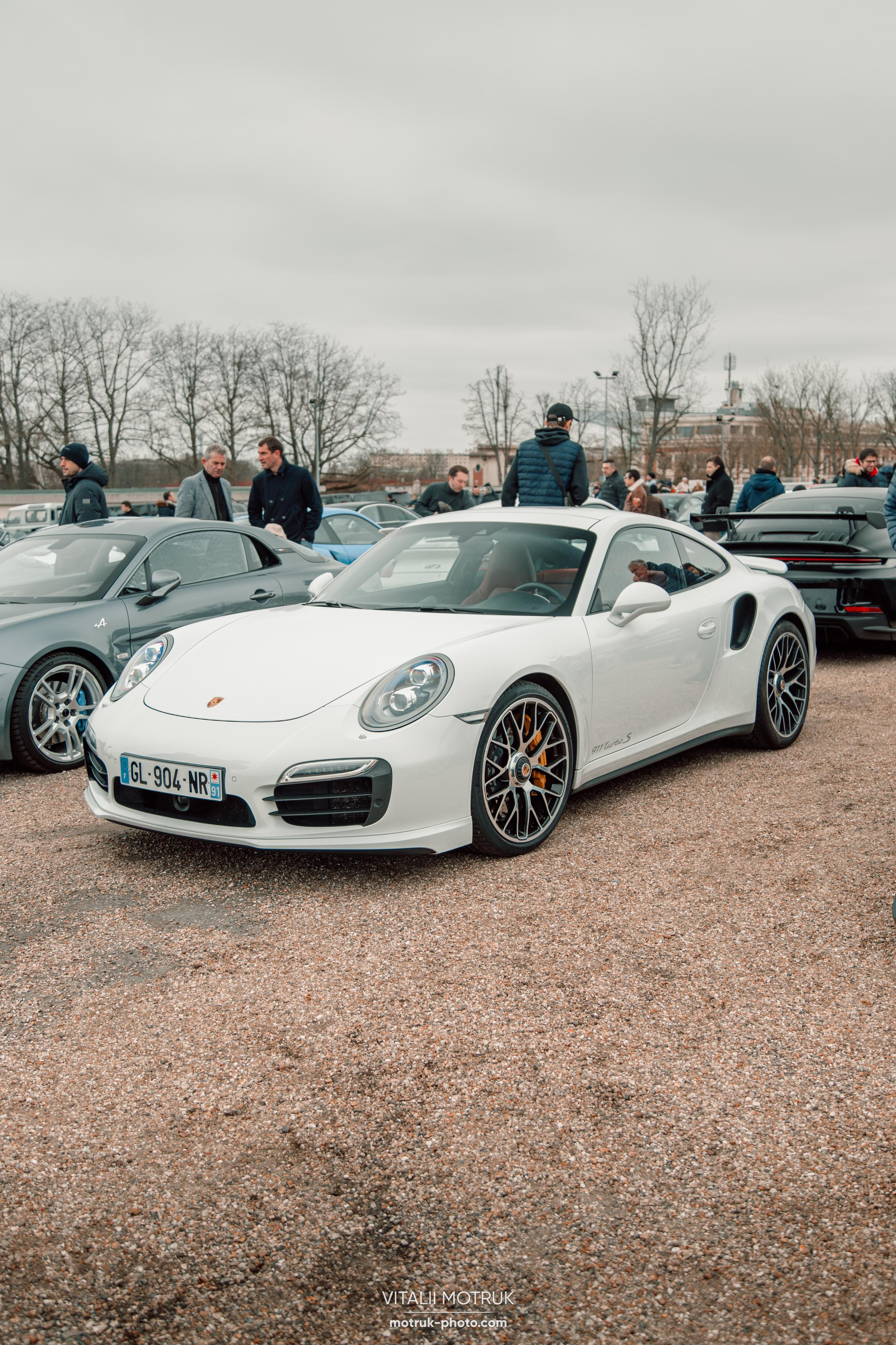 Cars and Coffee 12.02. Photographe de voitures à Paris — Vitalii Motruk