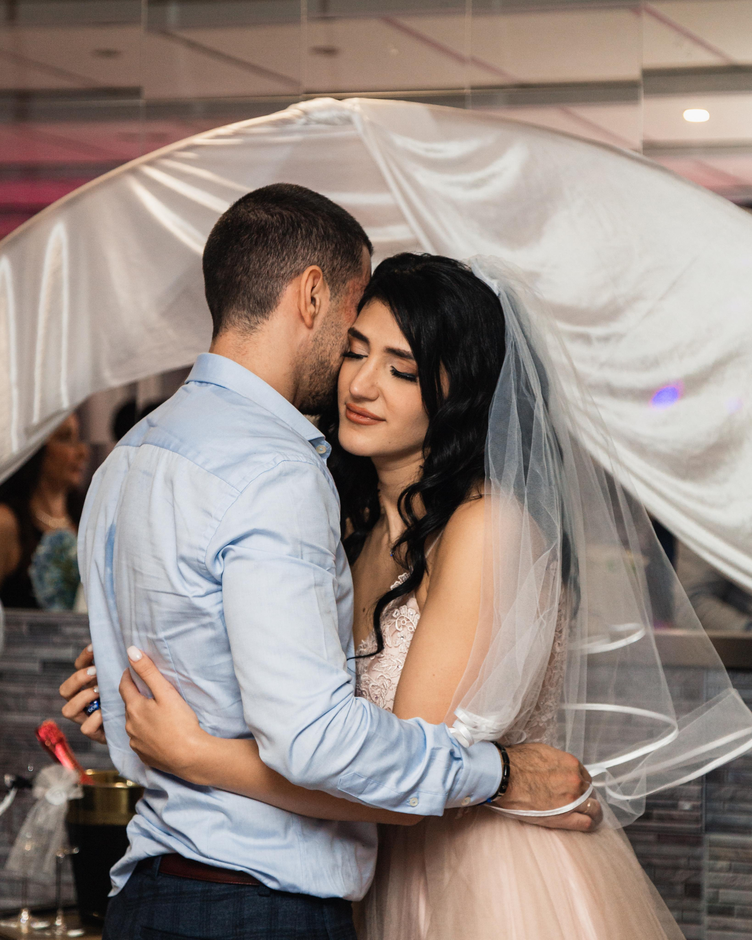 Ashot et Siranush. Photographe de voitures à Paris — Vitalii Motruk