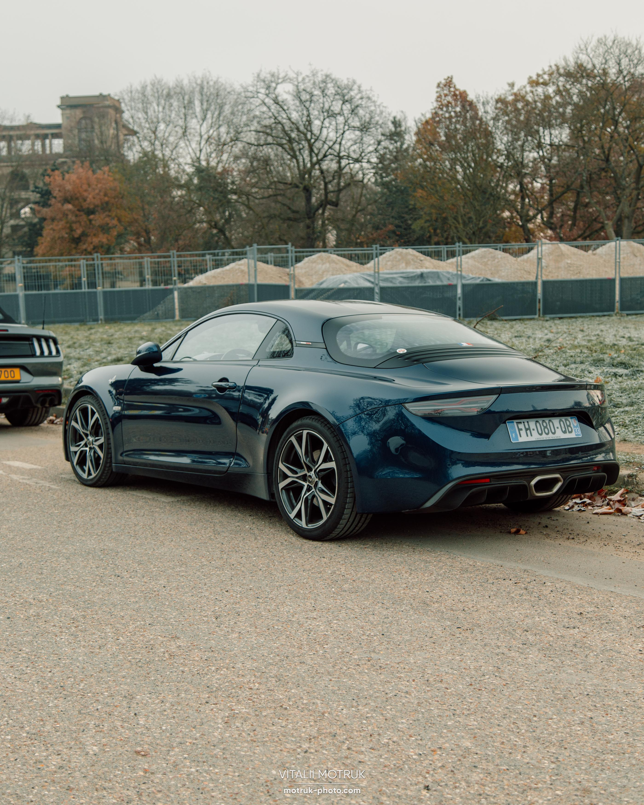 Rassemblement a l’Auteuil. Photographe de voitures à Paris — Vitalii Motruk