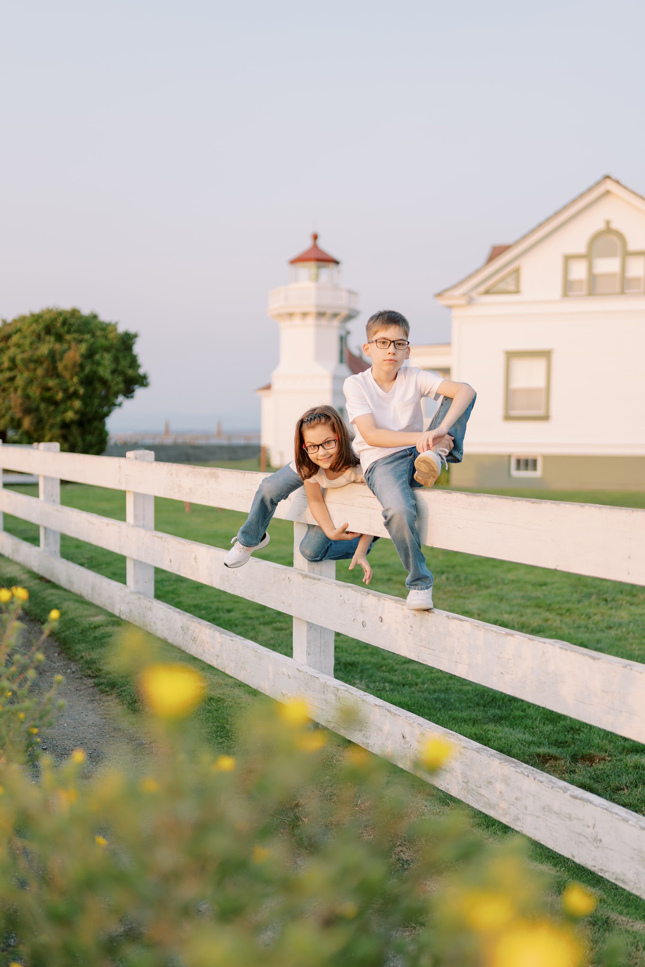 Family photoshoot. Vitalina with her family. August 2024. Lighthouse in Mukilteo. EVAN ARISTOV WEDDING PHOTOGRAPHY — Seattle Wedding Photographer