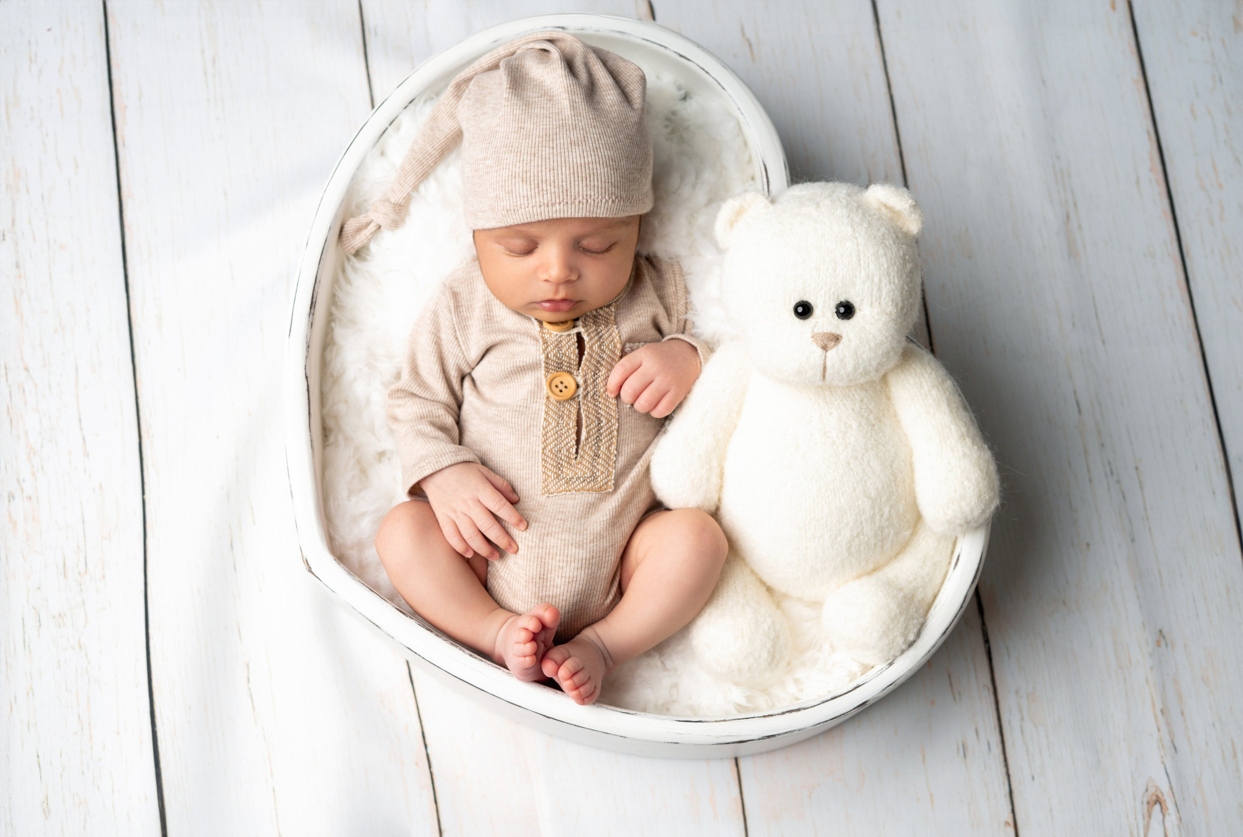 Props. Newborn Photographer and life casting in Dubai Dariya Saeed