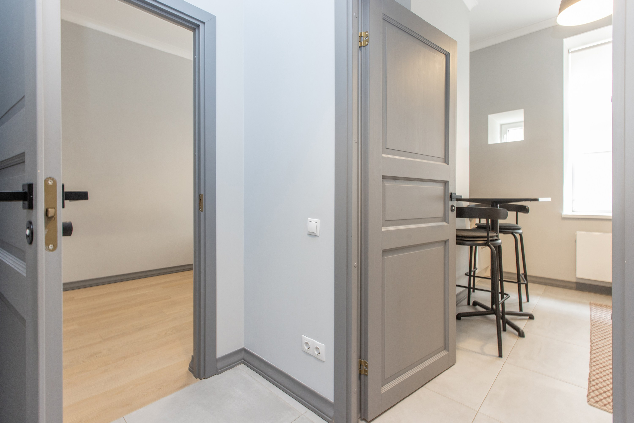 DZĪVOKLIS B. Sākums