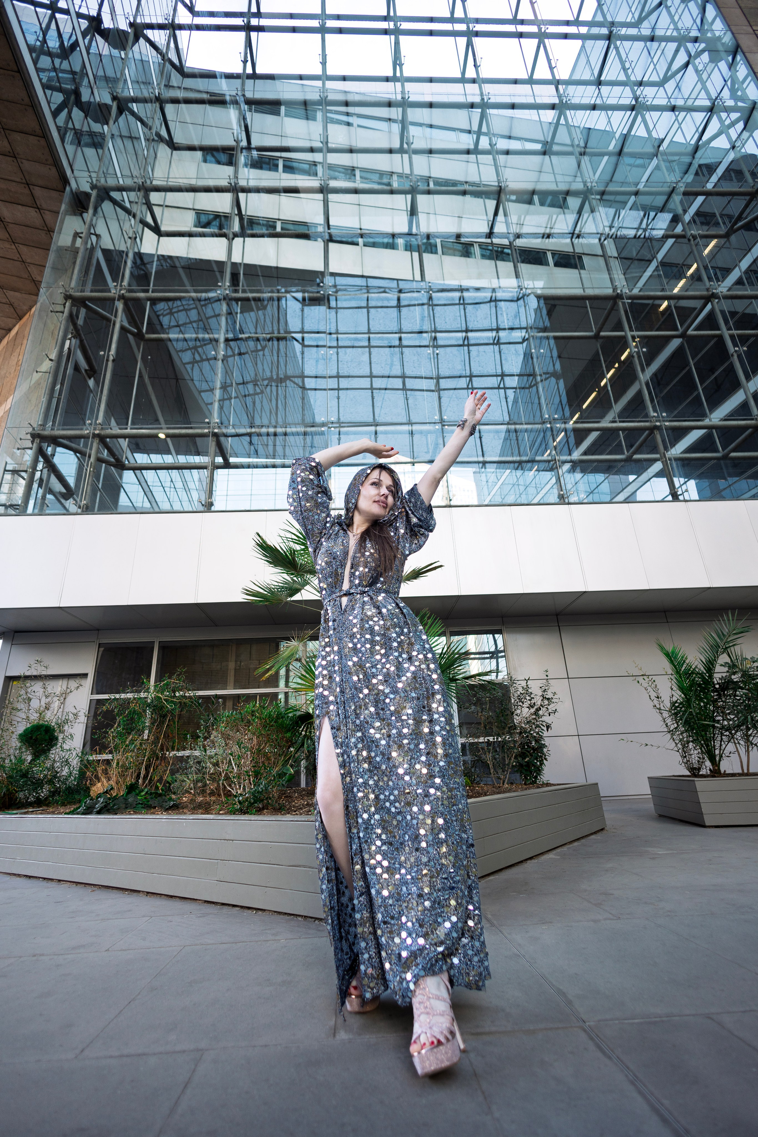 Shooting La Defence cu Lenuta. Wedding, event and family photographer in Paris, Emilian Olaru