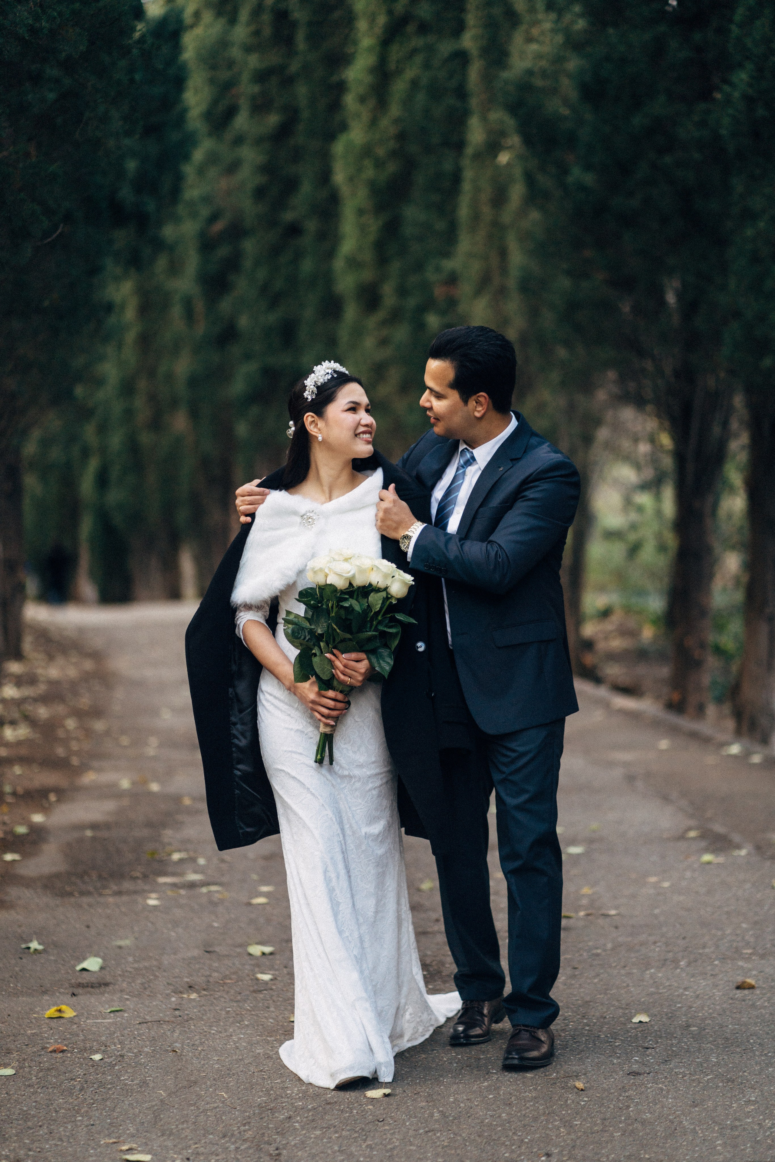 Wedding photo shoot in the Tbilisi Botanical Garden in winter