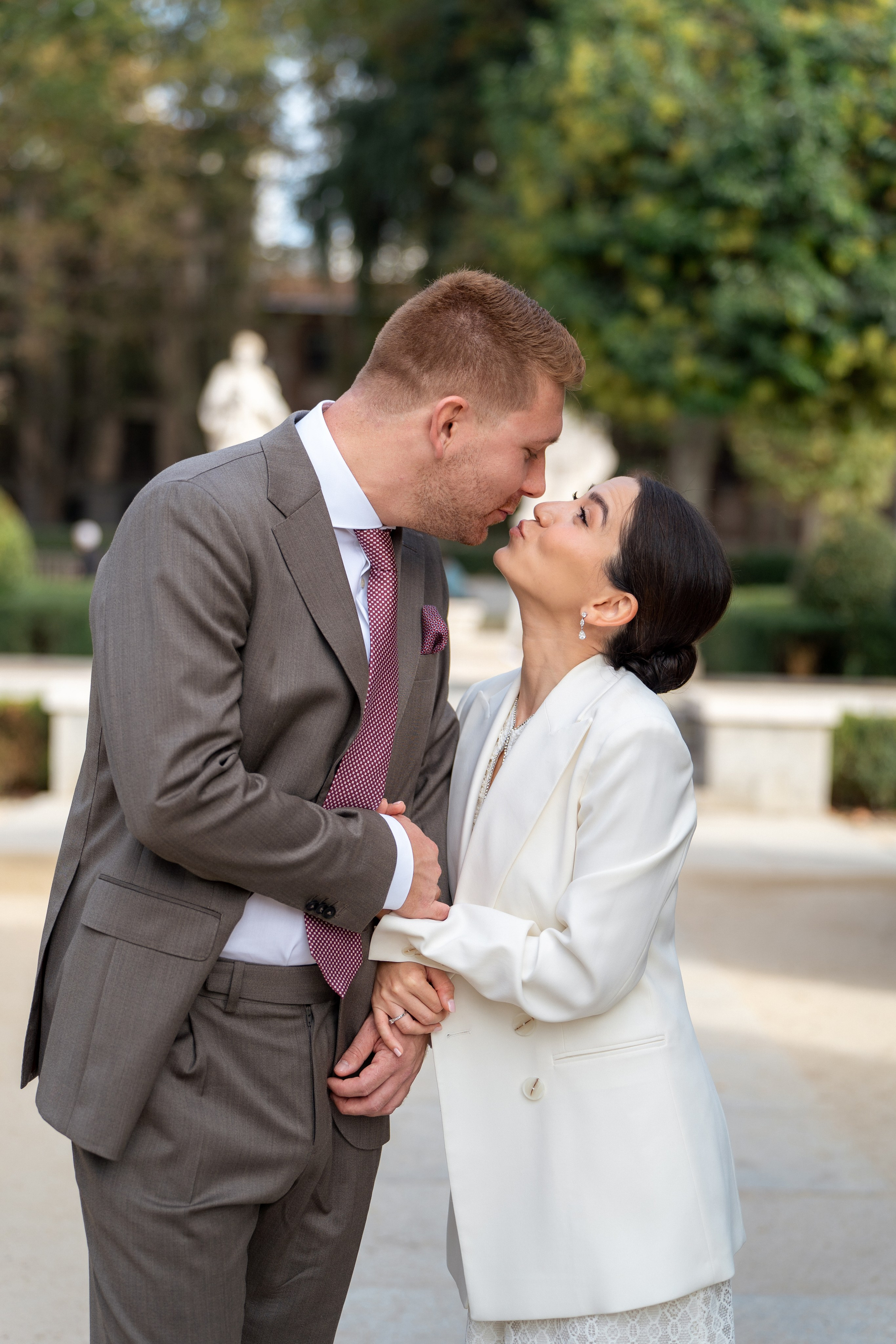 Elopement photoshoot in Madrid city centre. Fotógrafo en Madrid, España. Alyona Belyaninova