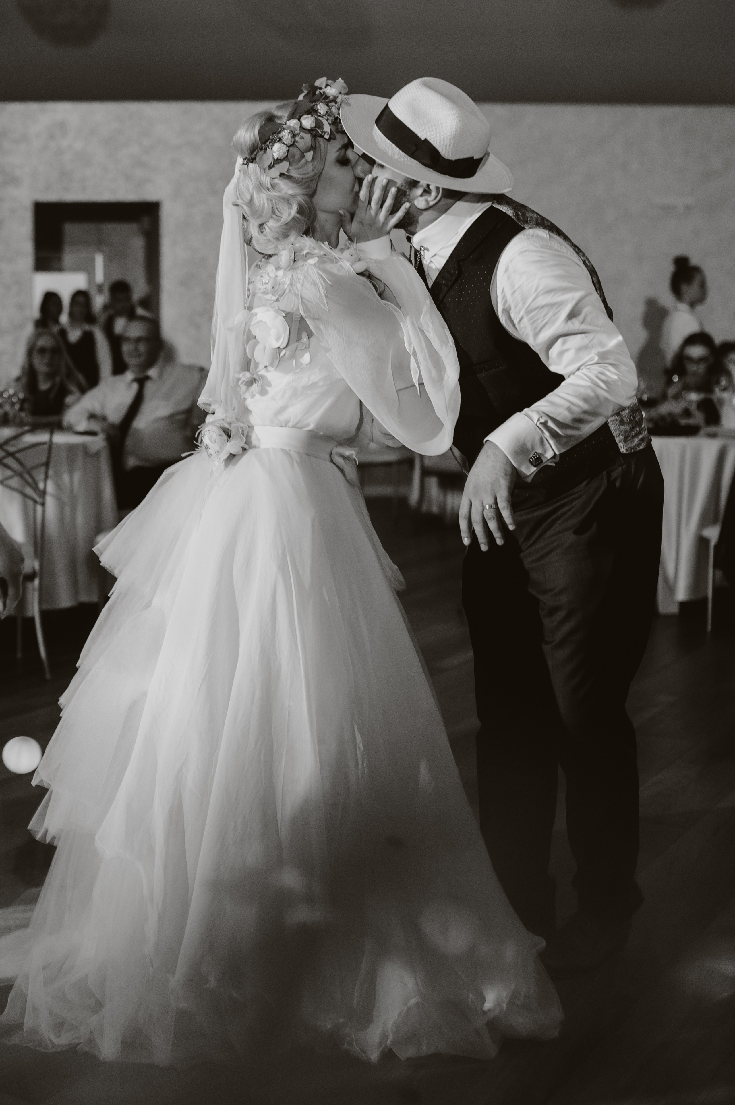 Nunta cu tematica anilor 1920, sedinta foto in ziua evenimentului. Proud Vision Weddings | Wedding Photography & Film — Servicii profesionale Foto Video Nunta Iasi