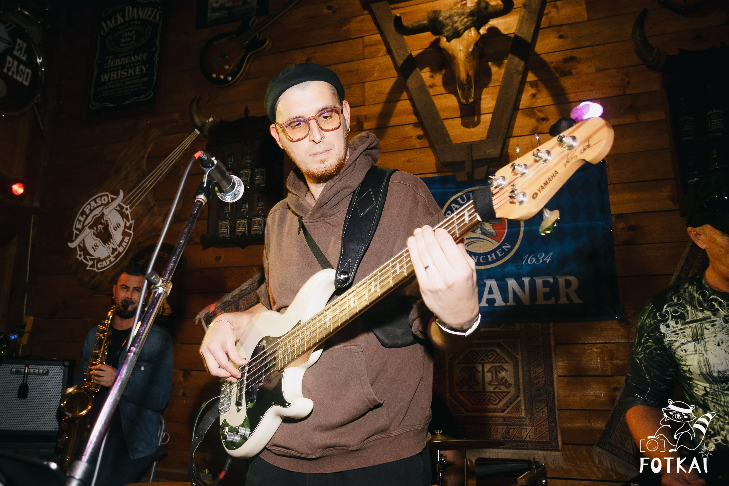 Фоторепортаж JAM Night в El Paso Bar, Torrevieja — живая музыка и атмосфера Коста-Бланки | FOTKAI