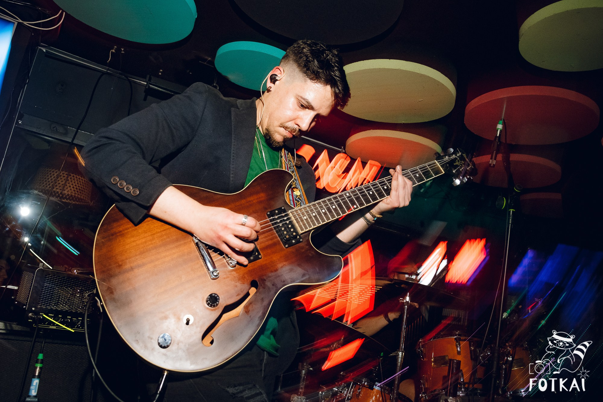 Концерт Delyrio в Confetti Playa Alicante — живое выступление группы, февраль 2026 | FOTKAI